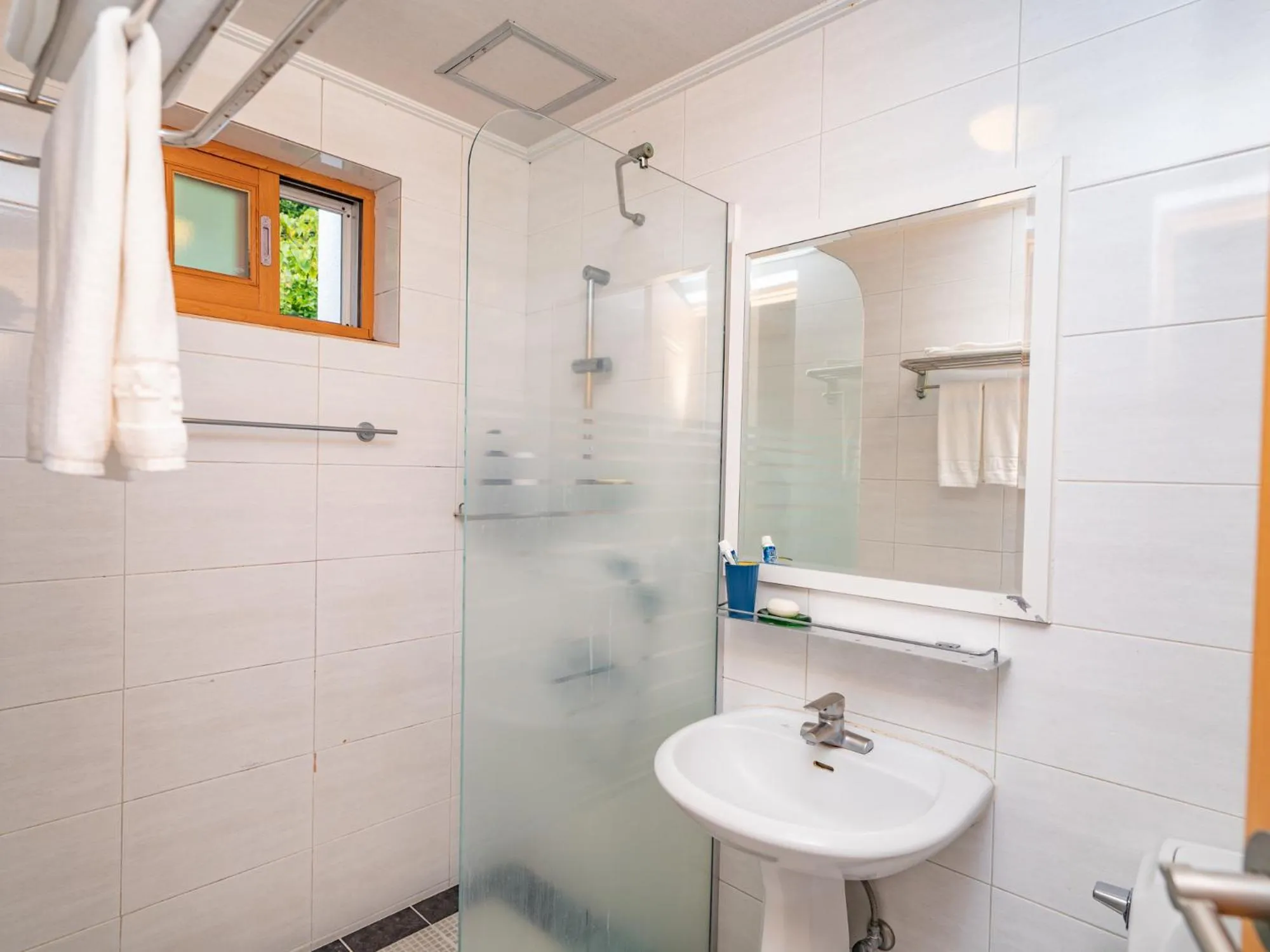 Bathroom in Four Season Pension