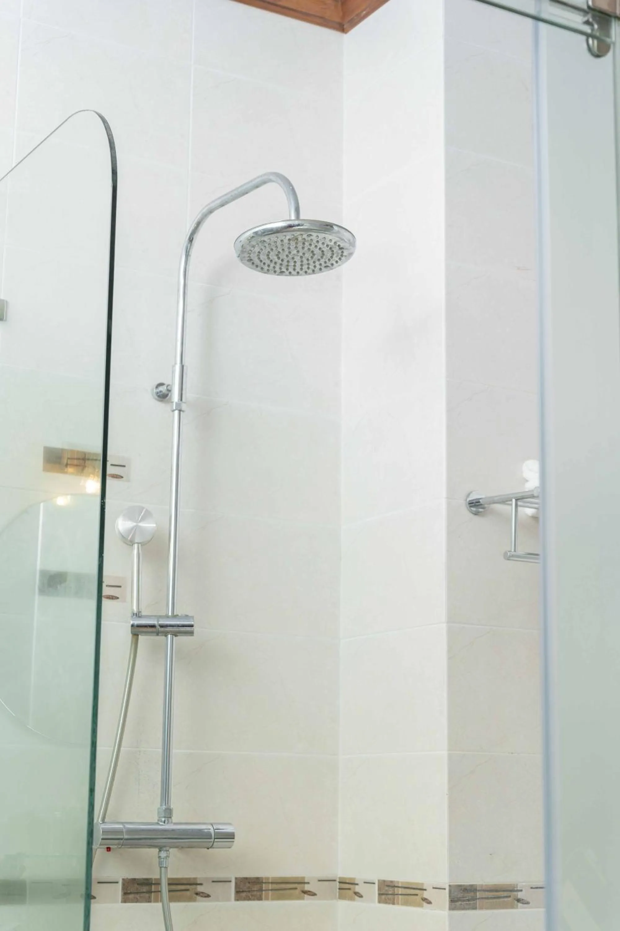 Shower in Rembrandt Hotel Nha Trang