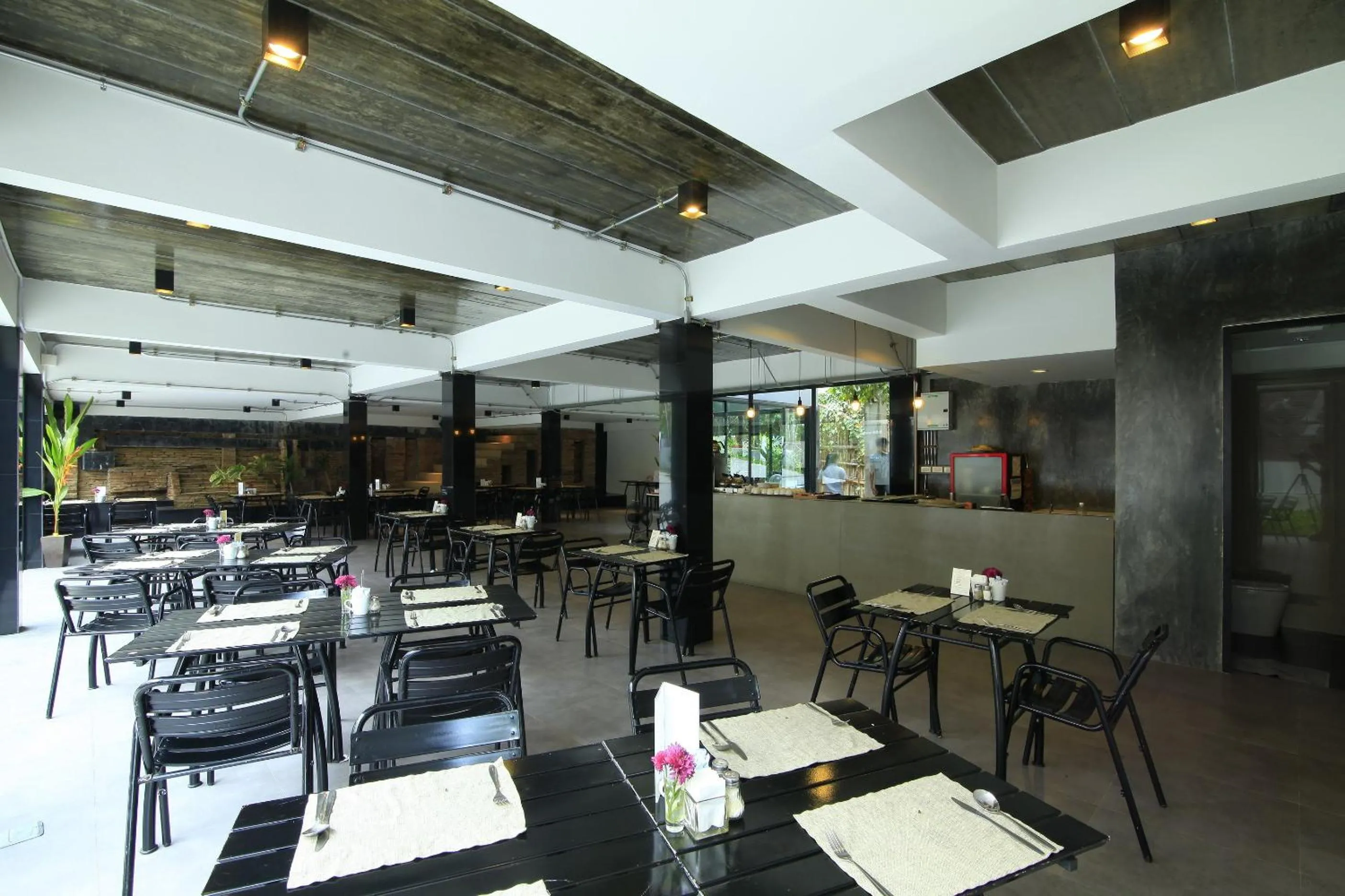 Restaurant/places to eat in Aonang Paradise Resort Krabi