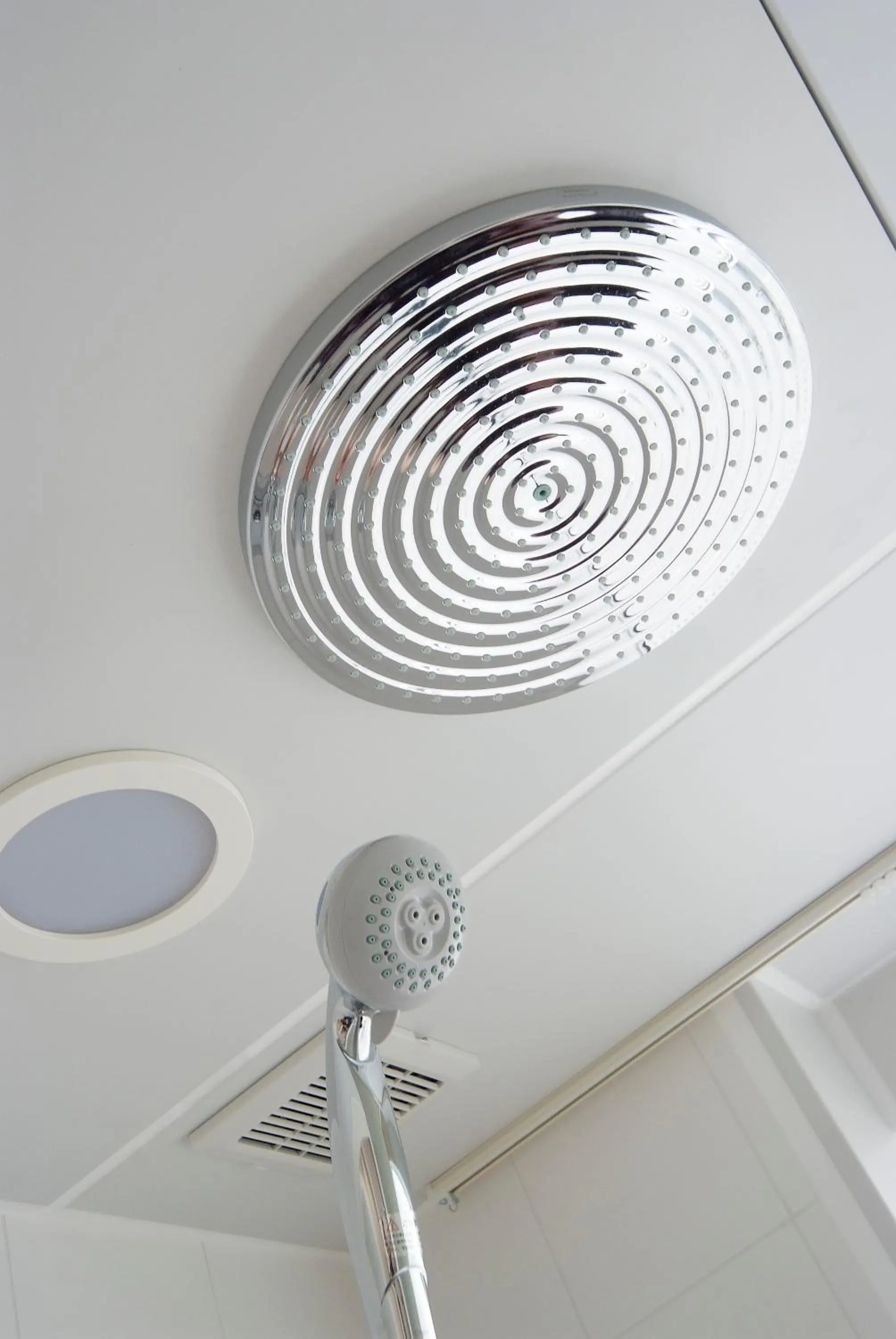 Shower in remm Akihabara