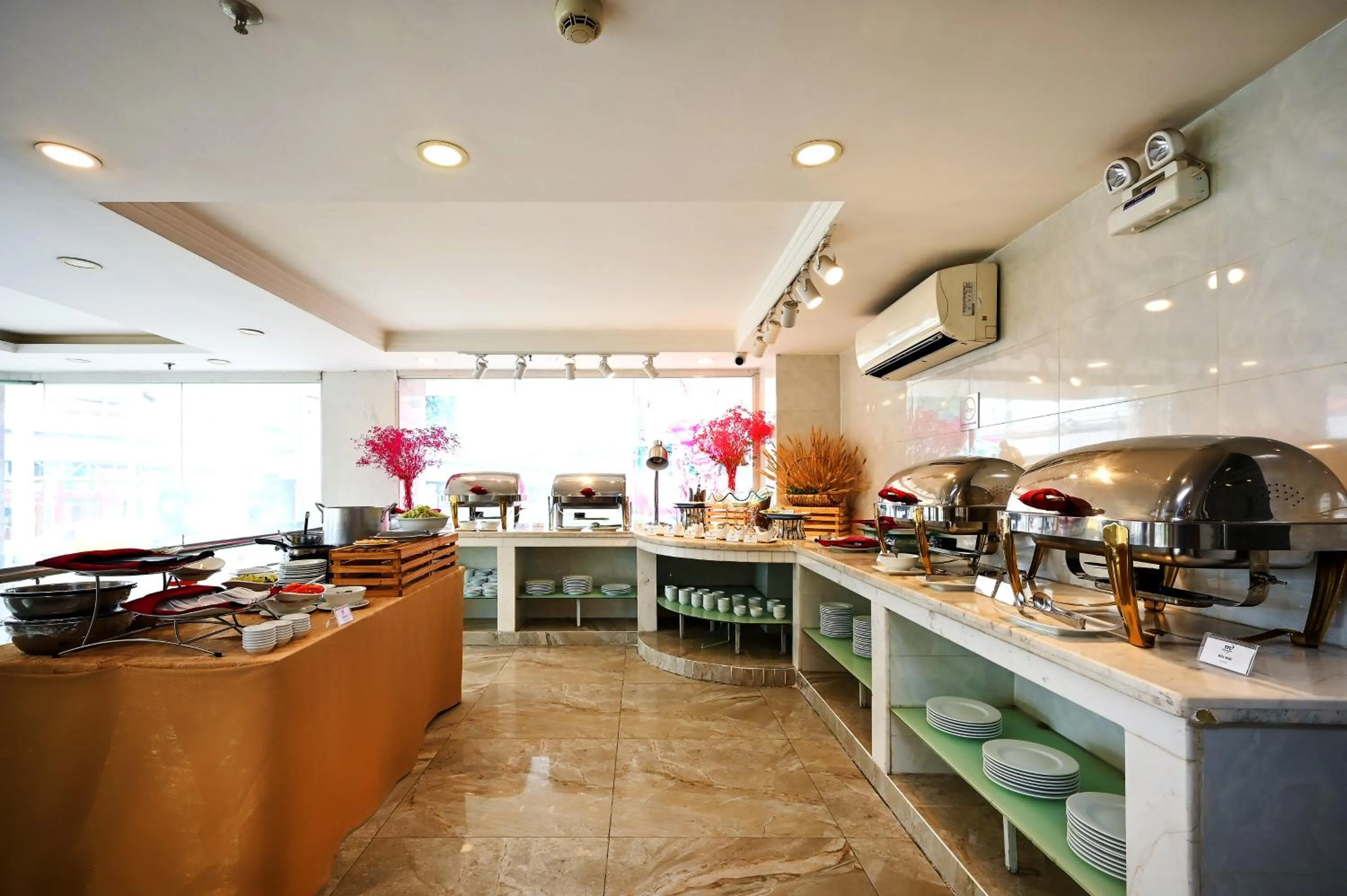 Buffet breakfast in TTC Hotel Deluxe Airport