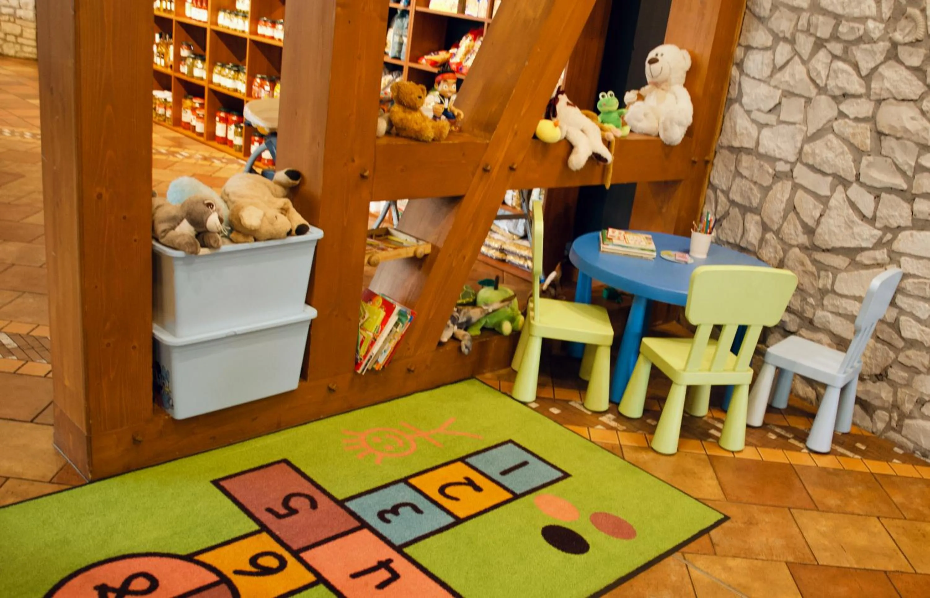 Restaurant/places to eat in Hotel Szafran