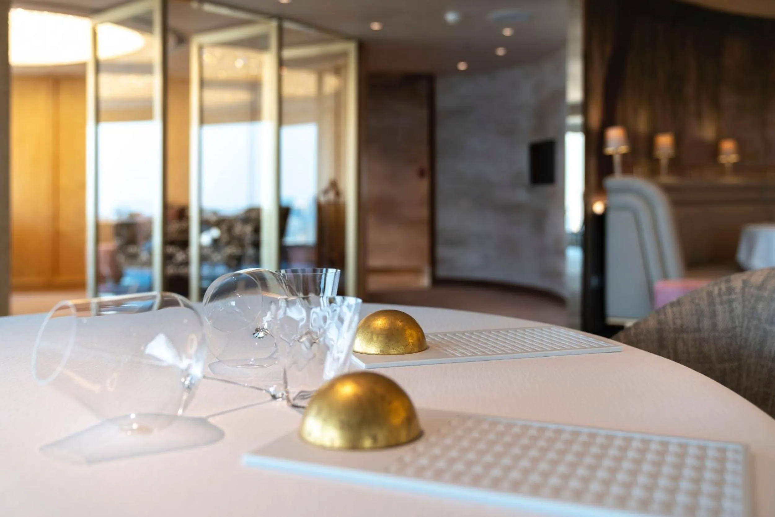 Restaurant/places to eat in lebua at State Tower