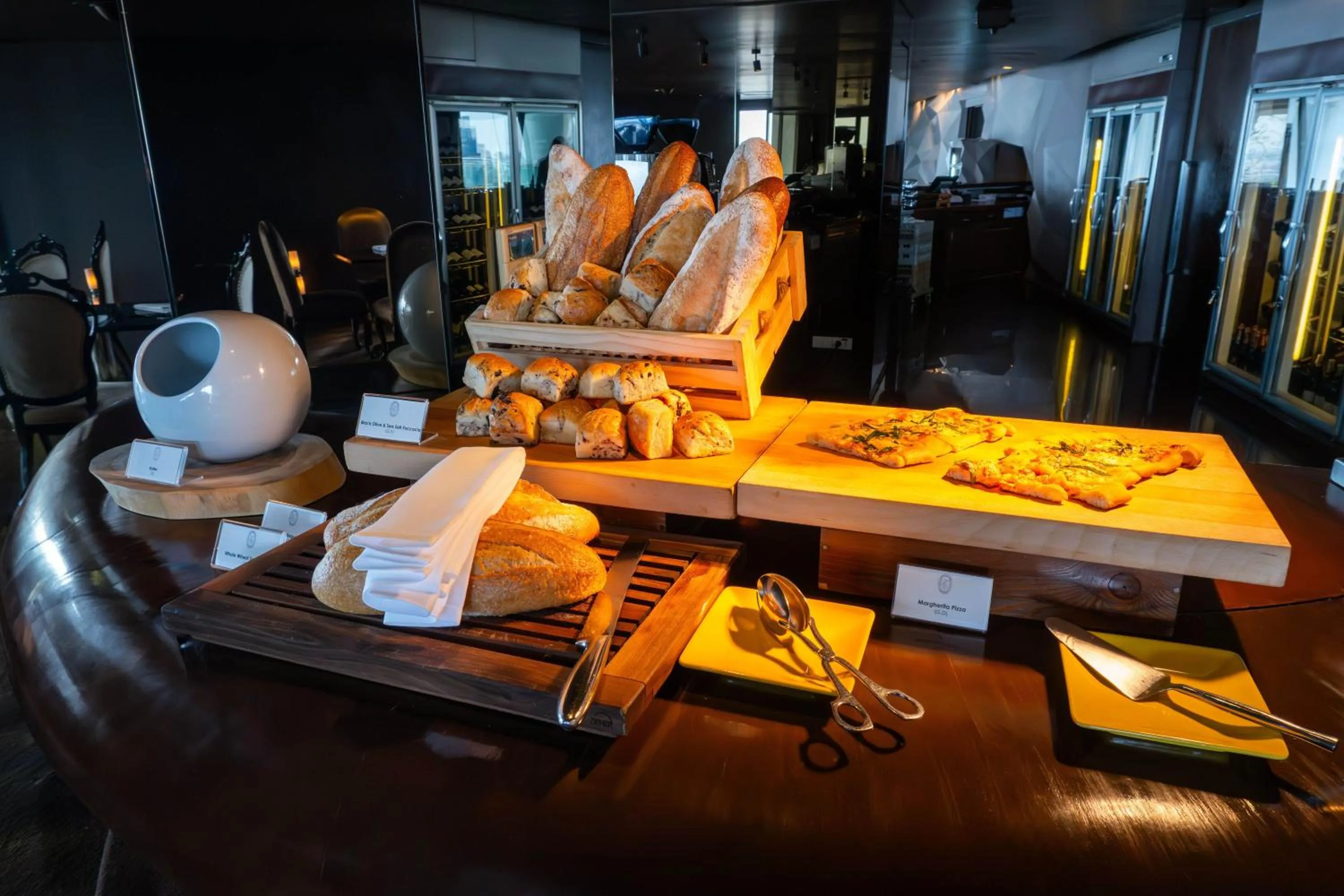 Restaurant/places to eat in lebua at State Tower