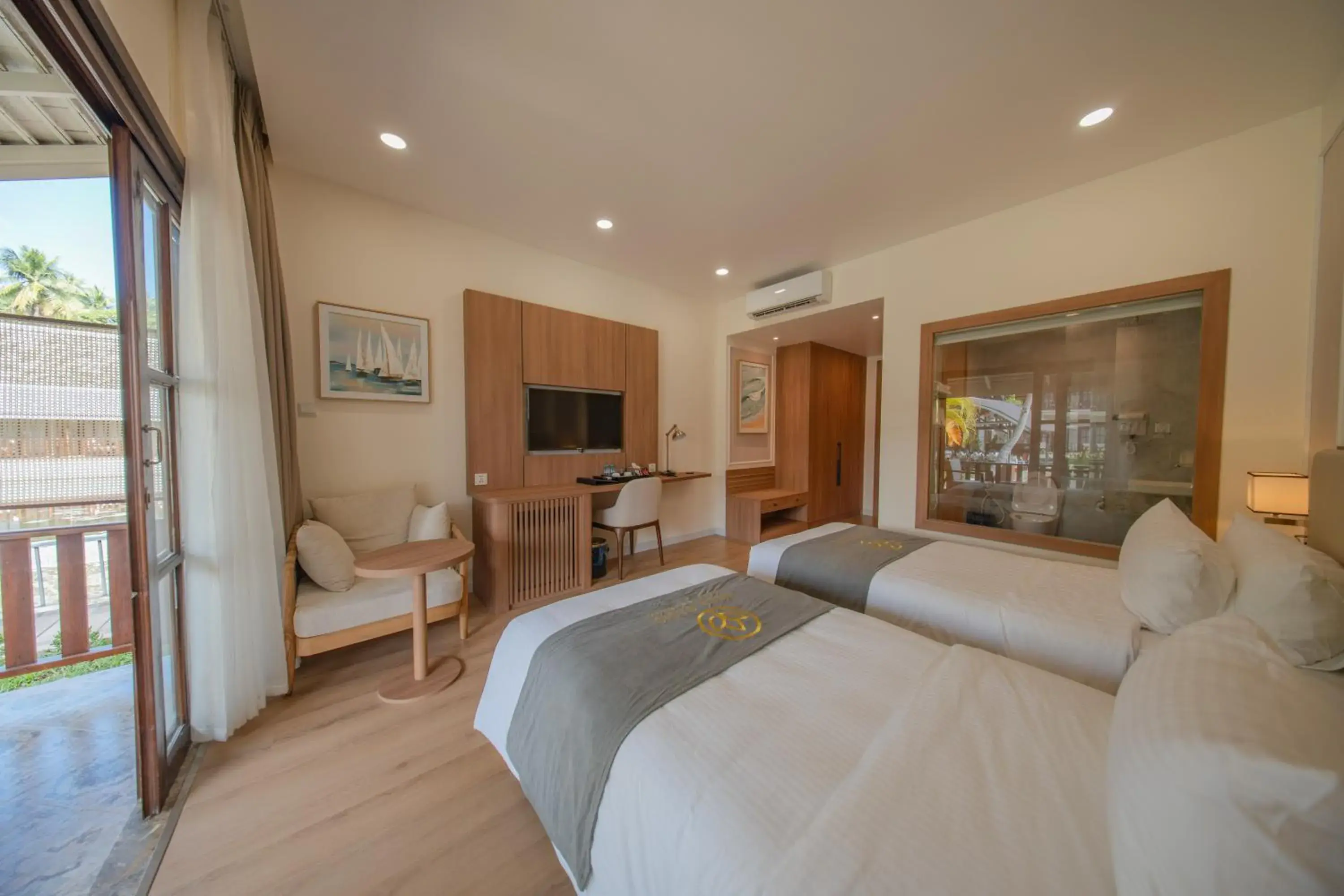 Twin Room with Lake View in Villa Oasis Twin Room with Lake View in Villa Oasis