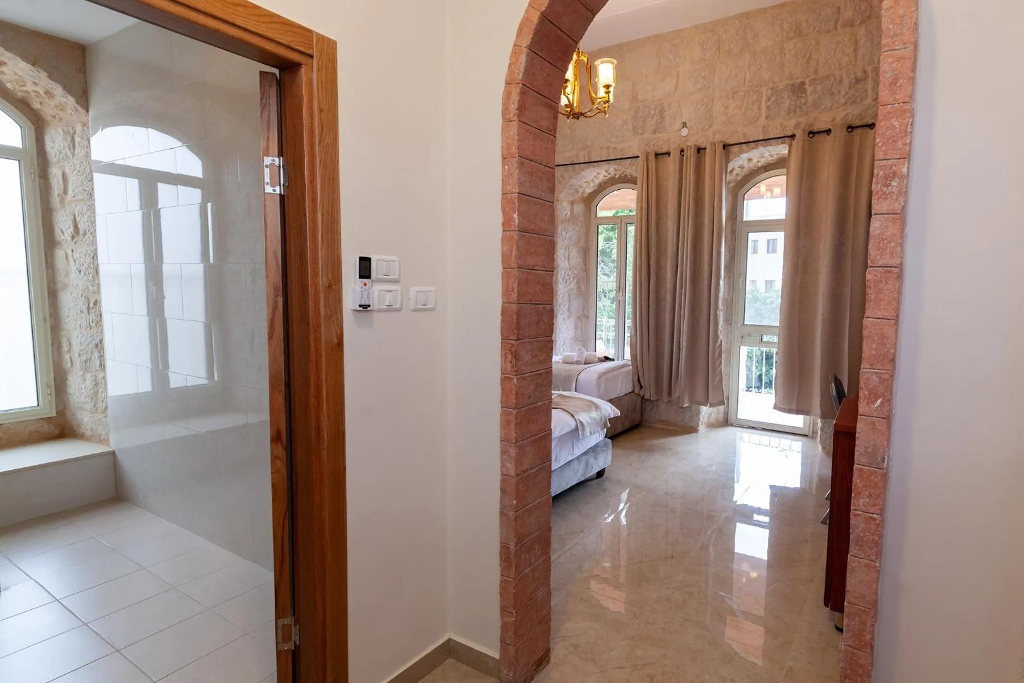 Bathroom, Bed in Azzahra Boutique Hotel & Restaurant - Jerusalem