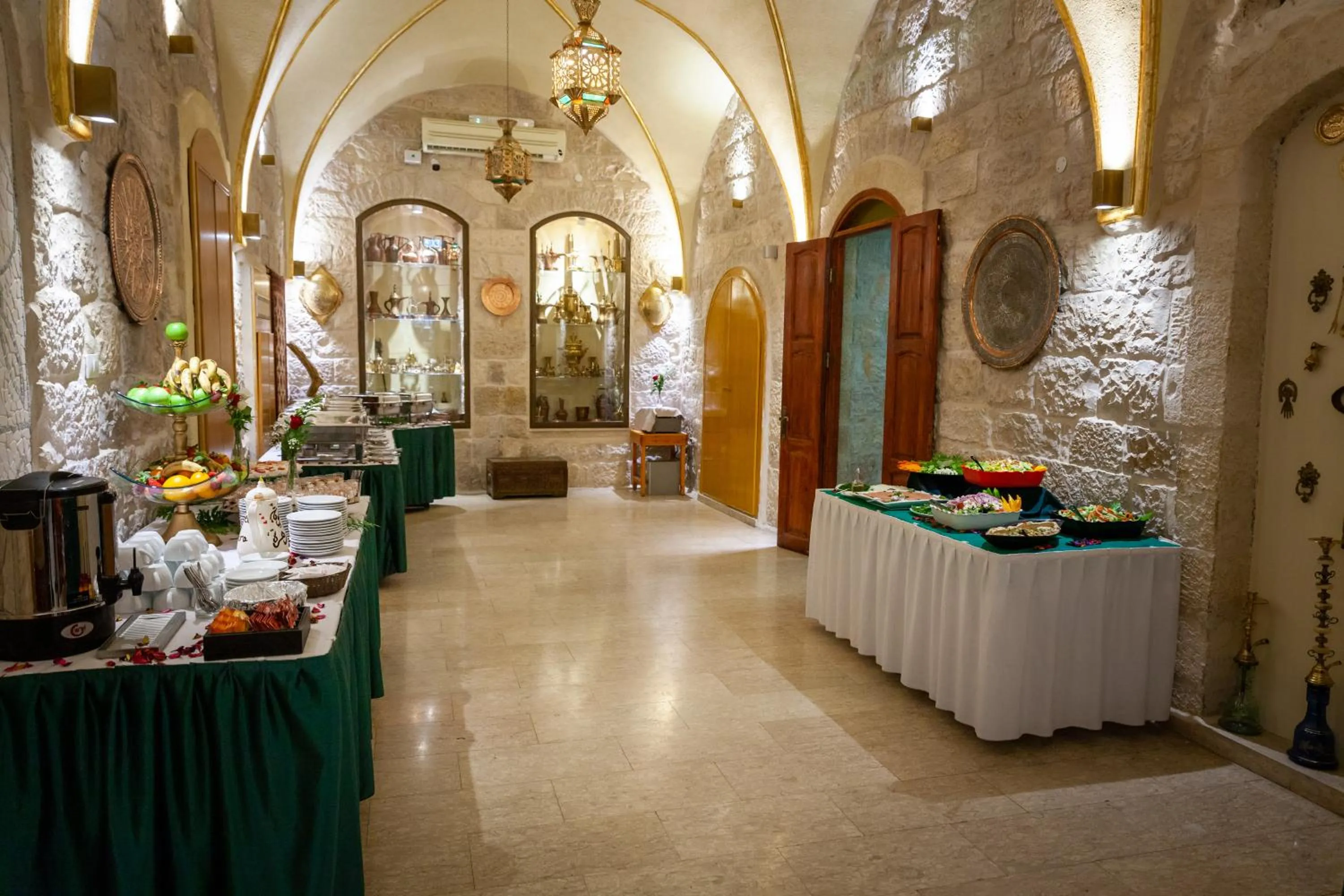Food and drinks in Azzahra Boutique Hotel & Restaurant - Jerusalem
