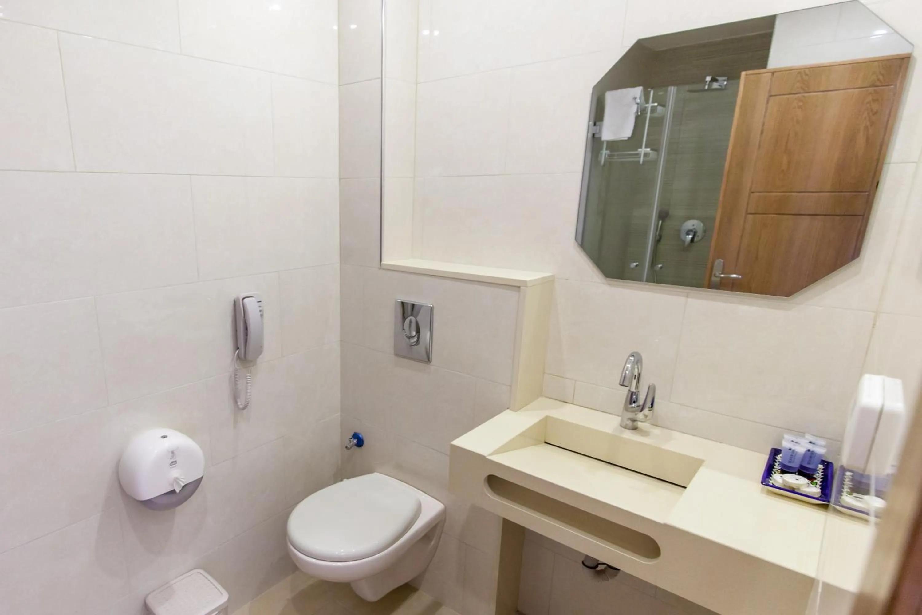 Shower in Azzahra Boutique Hotel & Restaurant - Jerusalem