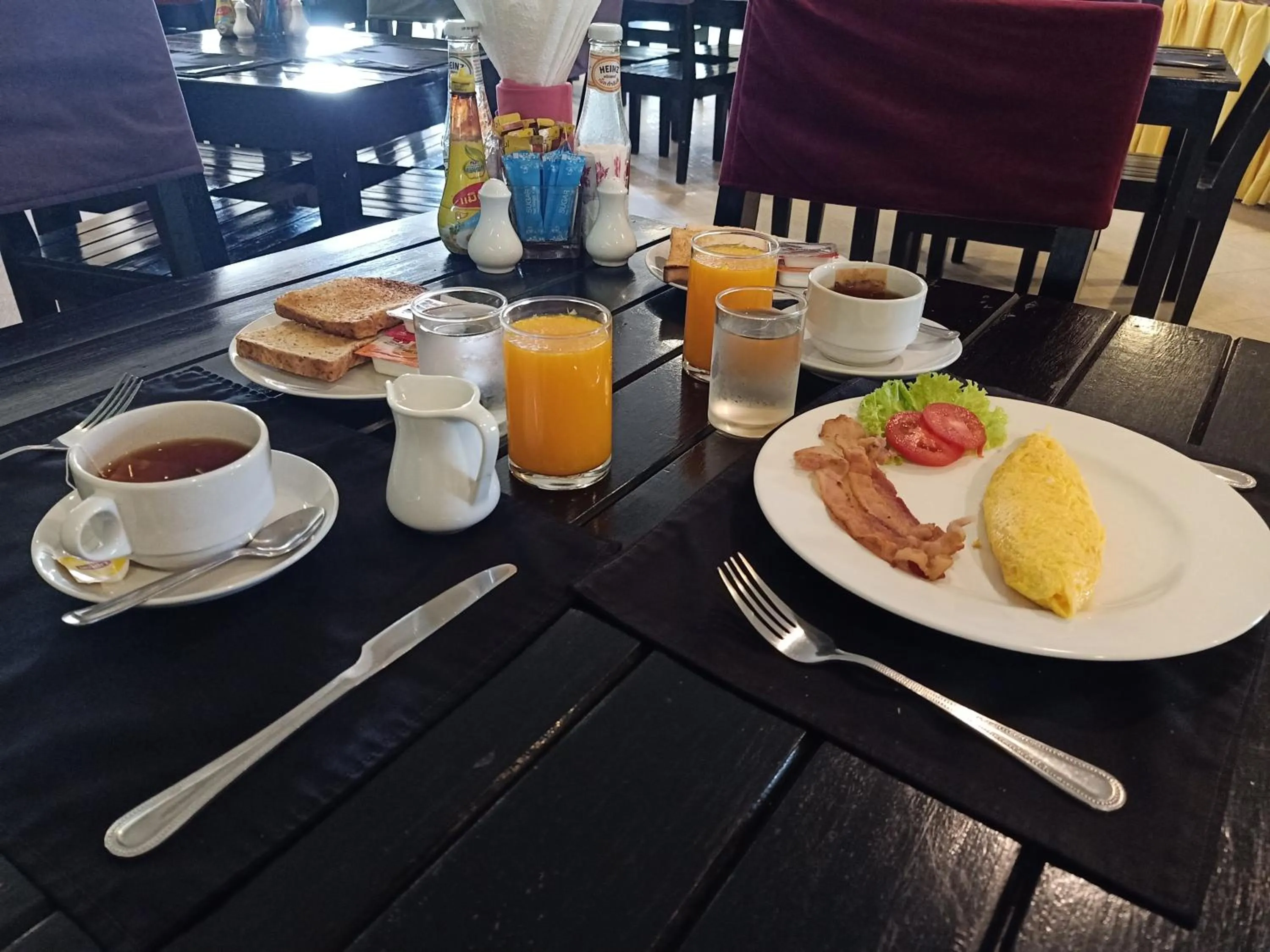 Food and drinks in Amarin Samui Hotel - SHA Plus Certified