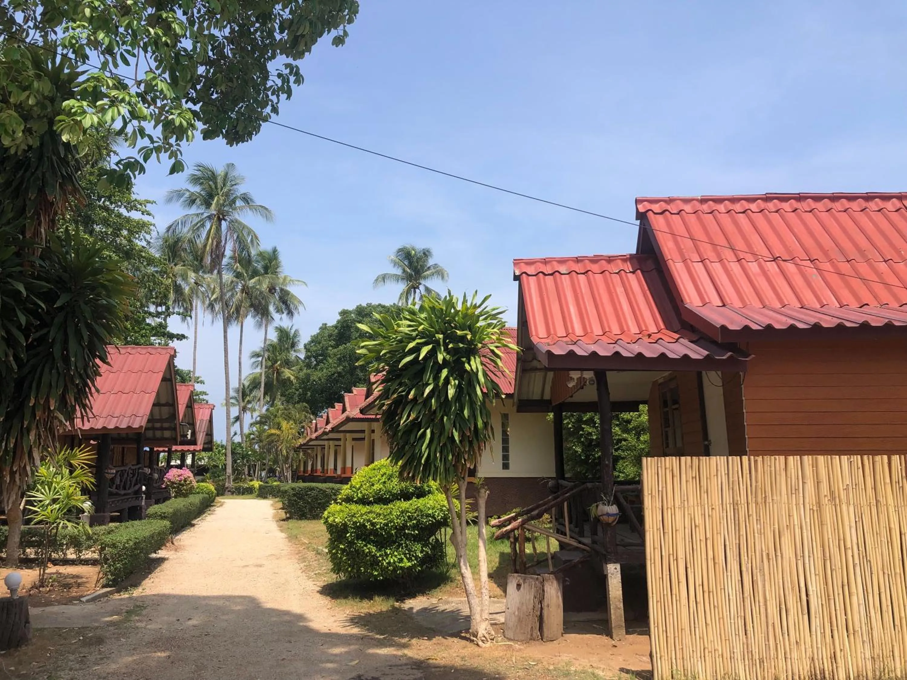 Moonwalk Lanta Resort