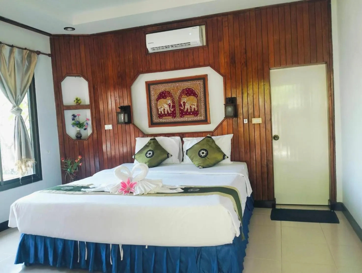 Bed in Moonwalk Lanta Resort