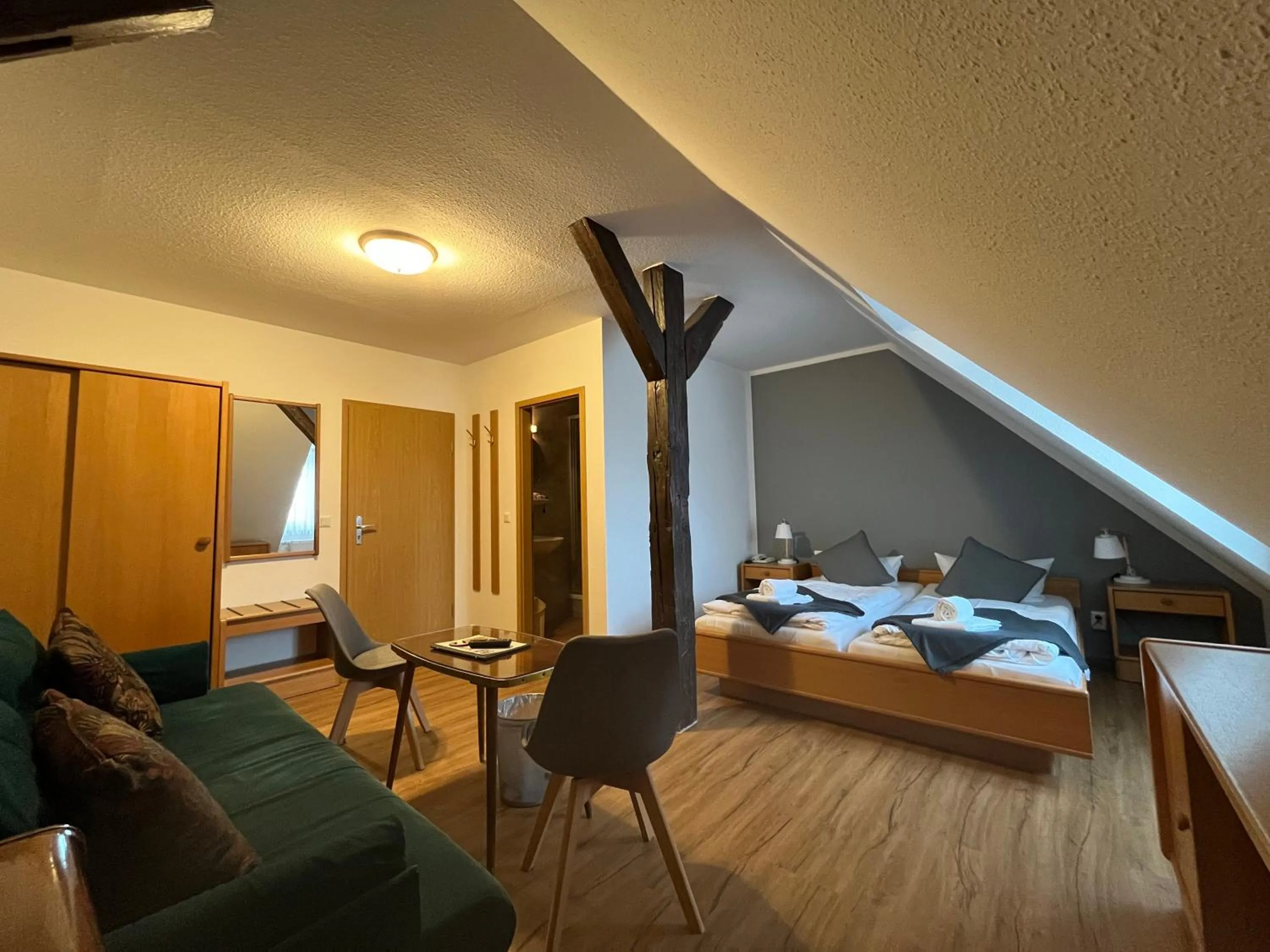 Property building, Bed in Exempel Schlafstuben und Quartier Langer Hals