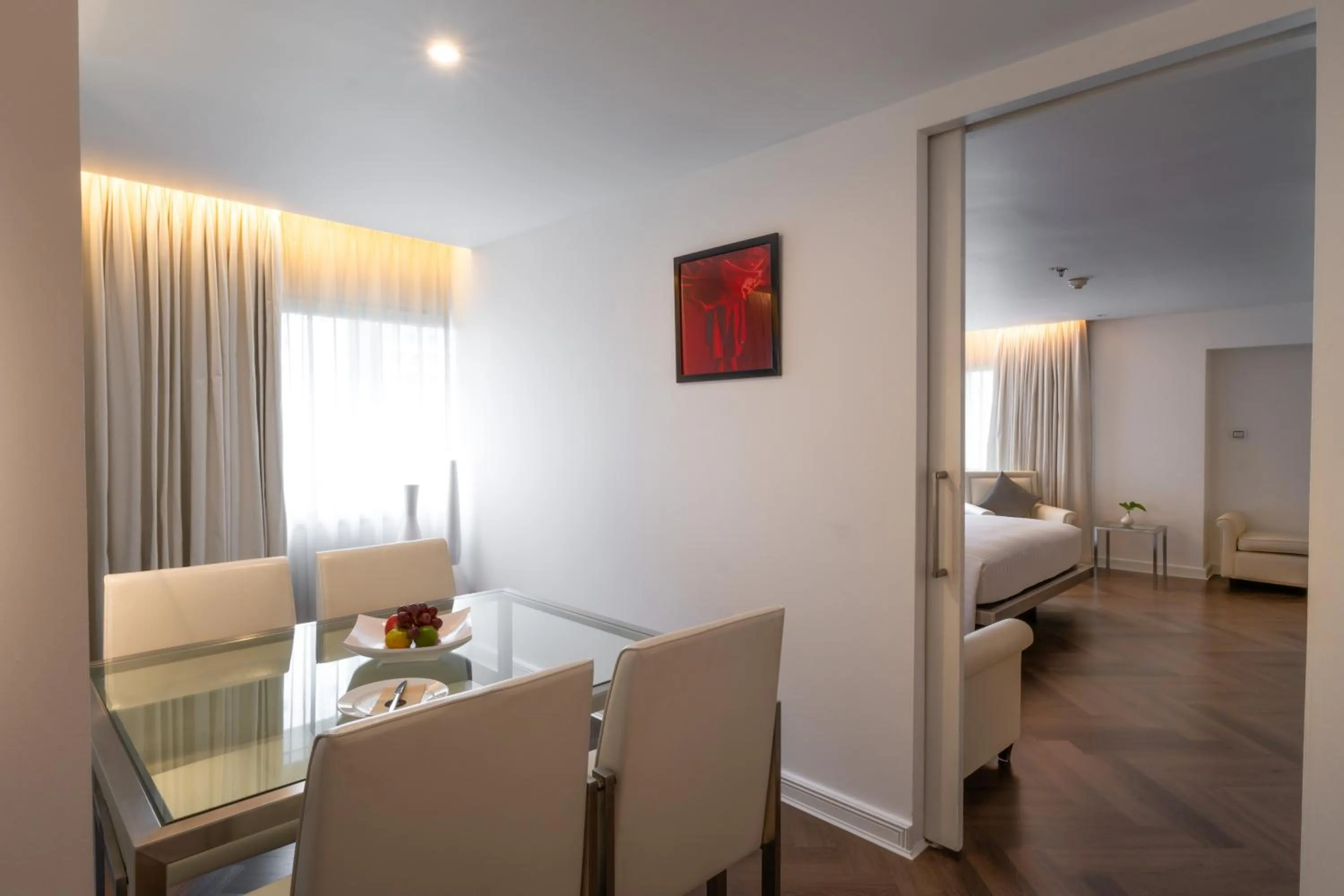 Living room, Bed in Night Hotel Bangkok - Sukhumvit 15