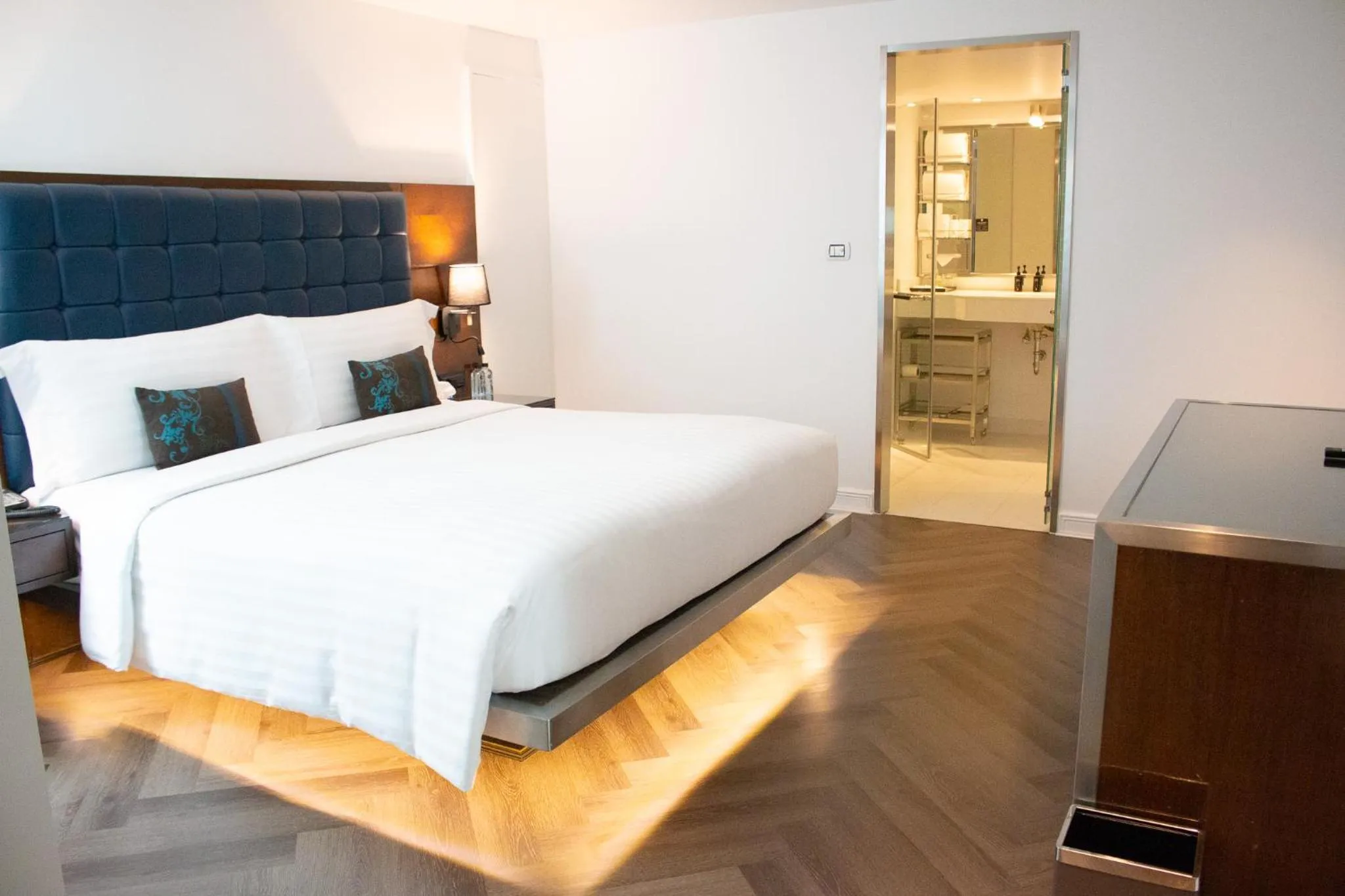 Bedroom, Bed in Night Hotel Bangkok - Sukhumvit 15