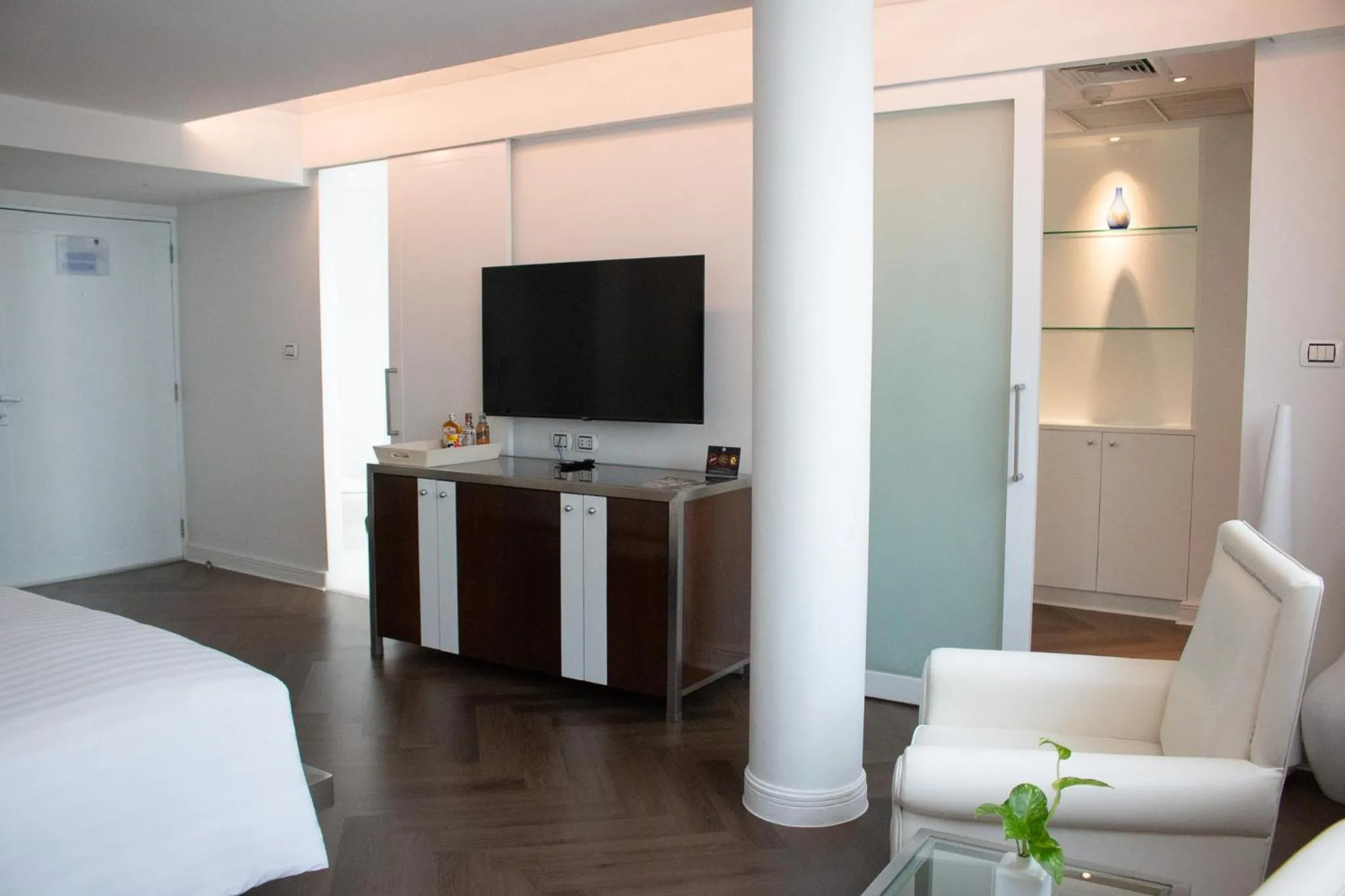 Communal lounge/ TV room, Bed in Night Hotel Bangkok - Sukhumvit 15