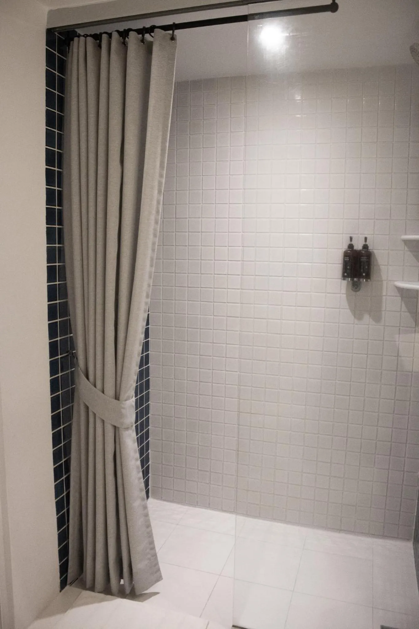 Shower in Night Hotel Bangkok - Sukhumvit 15