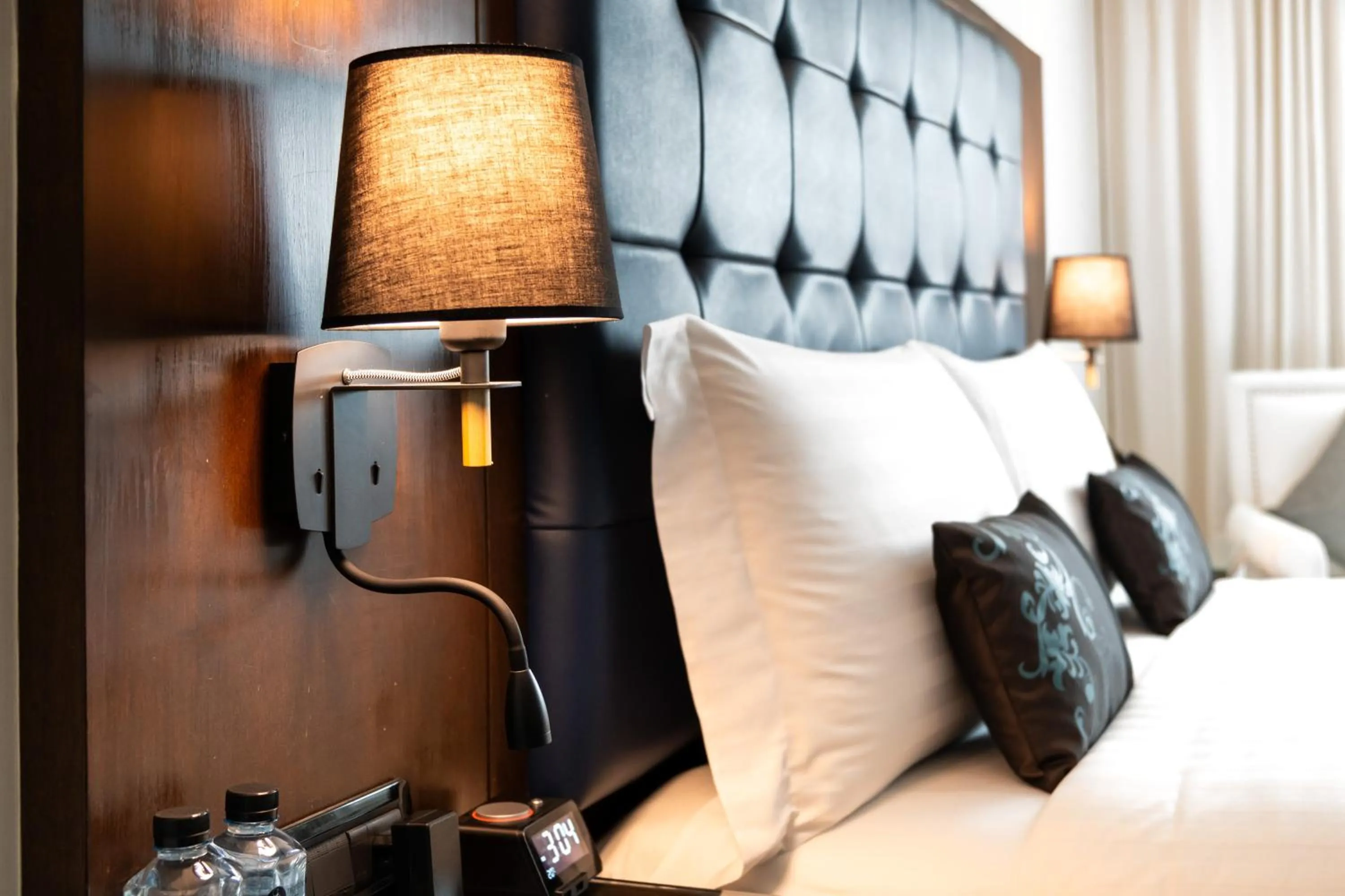 Bedroom, Bed in Night Hotel Bangkok - Sukhumvit 15