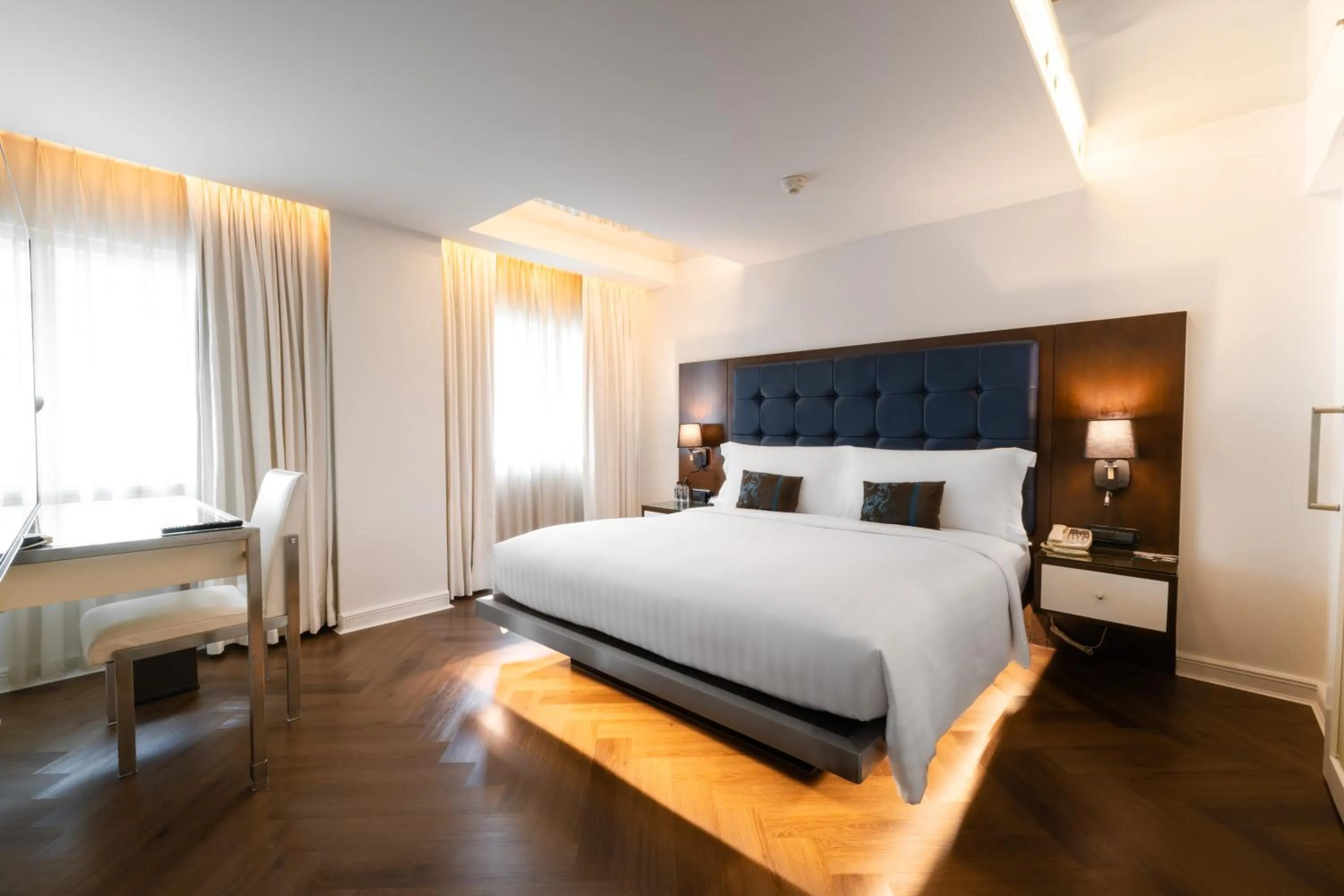 Bedroom, Bed in Night Hotel Bangkok - Sukhumvit 15