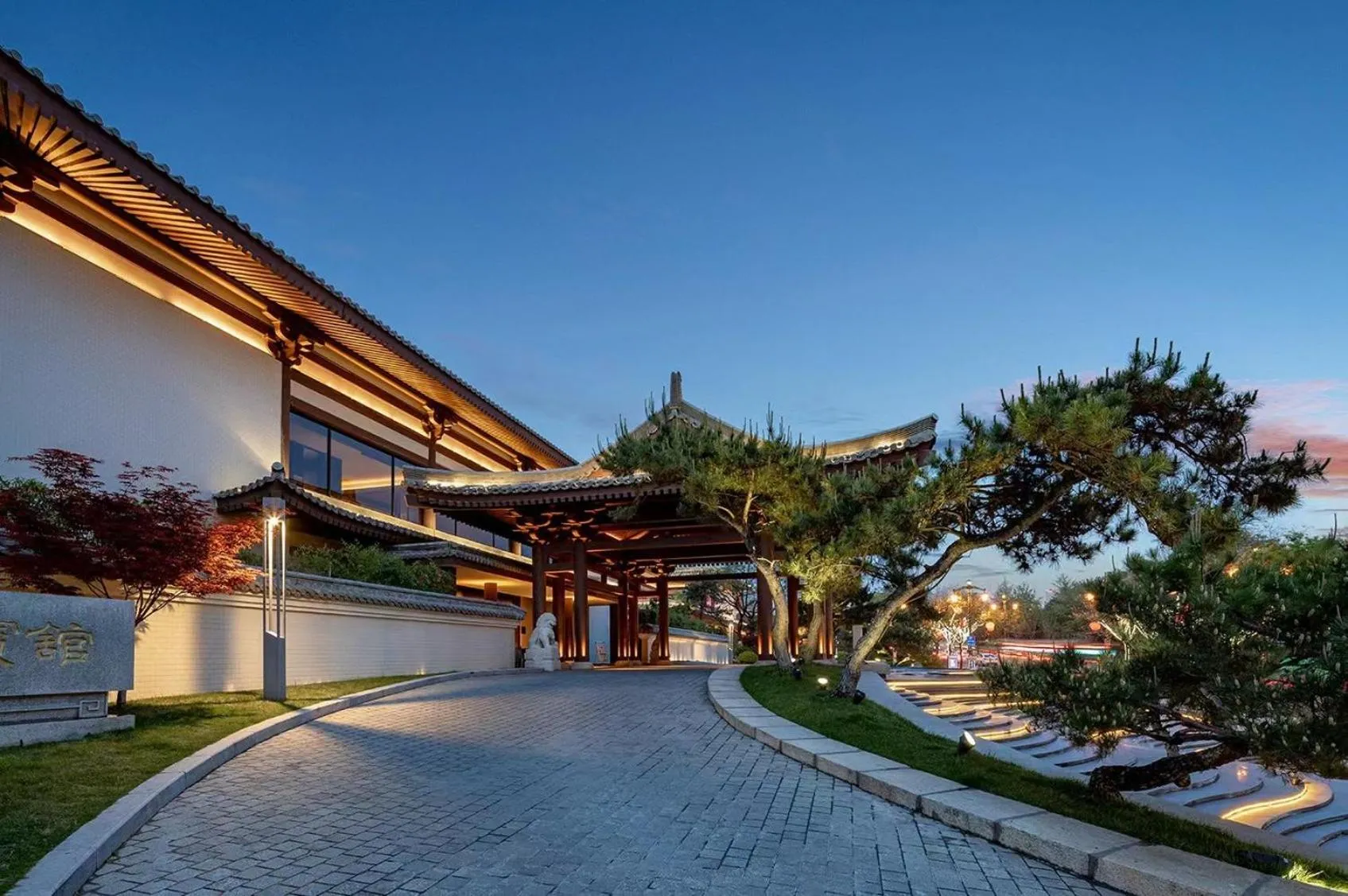 Property building in HUALUXE Xi'an Tanghua by IHG