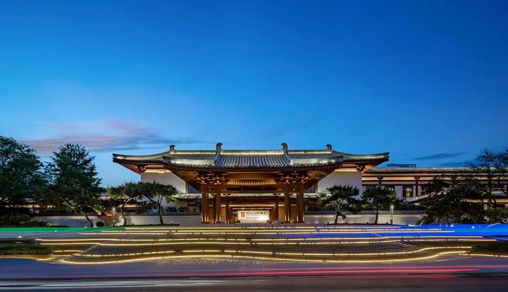 Property building in HUALUXE Xi'an Tanghua by IHG