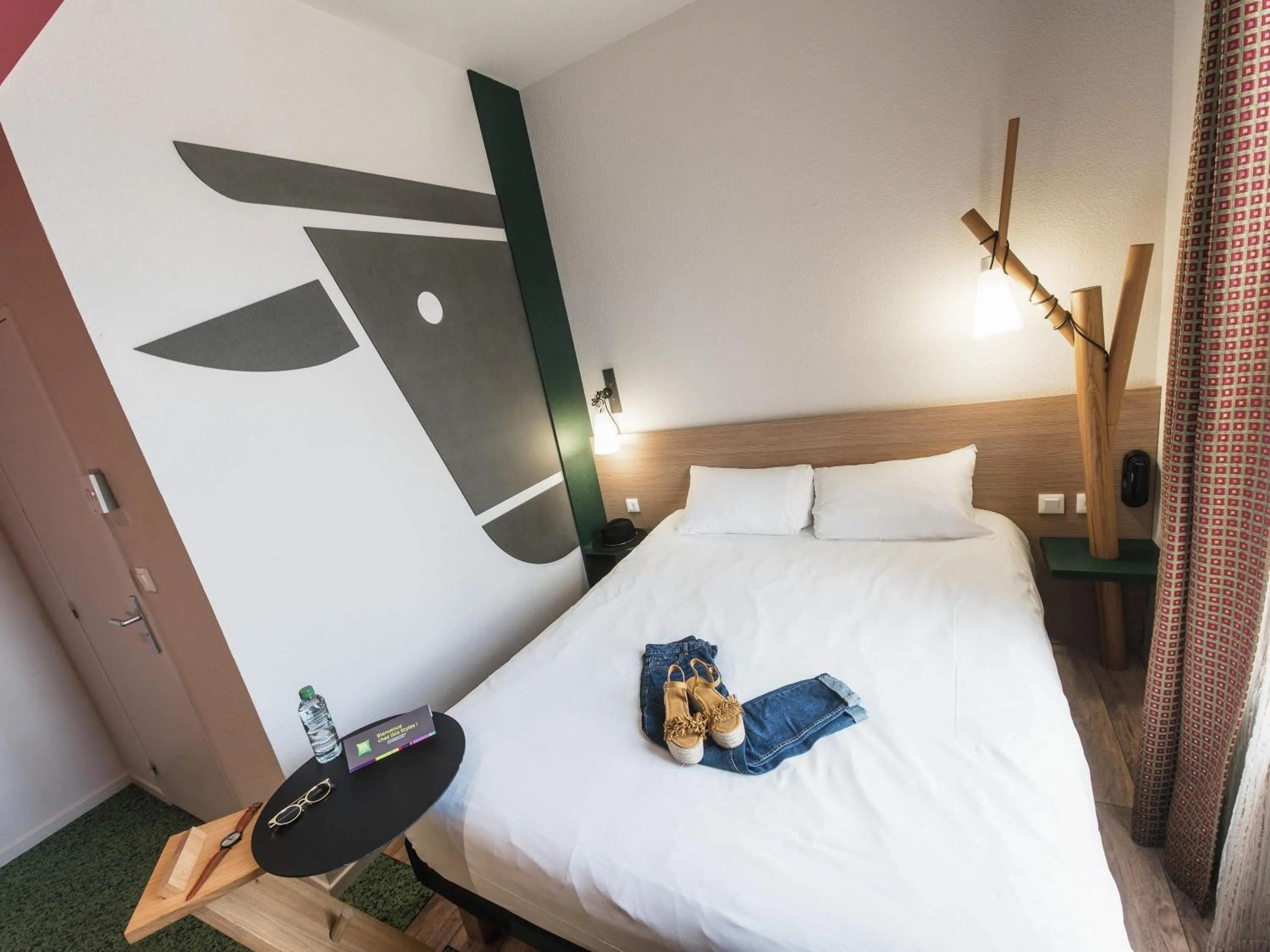 Bedroom, Bed in ibis Styles Moulins Centre