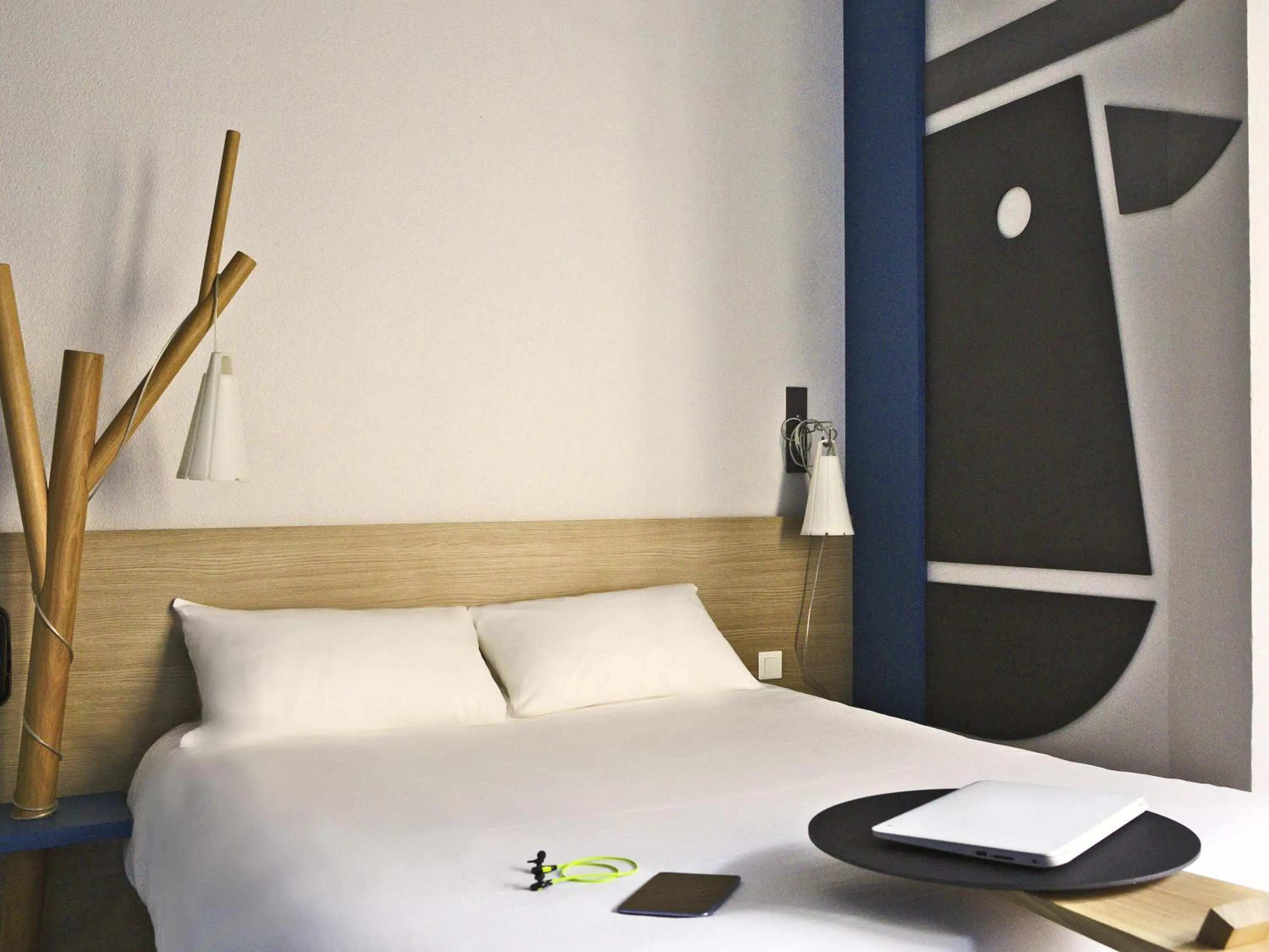 Bedroom, Bed in ibis Styles Moulins Centre