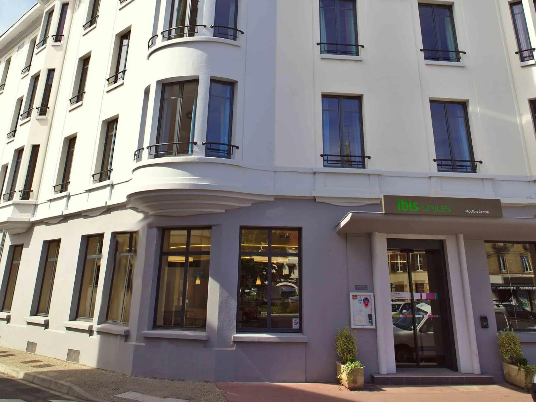 Property building in ibis Styles Moulins Centre