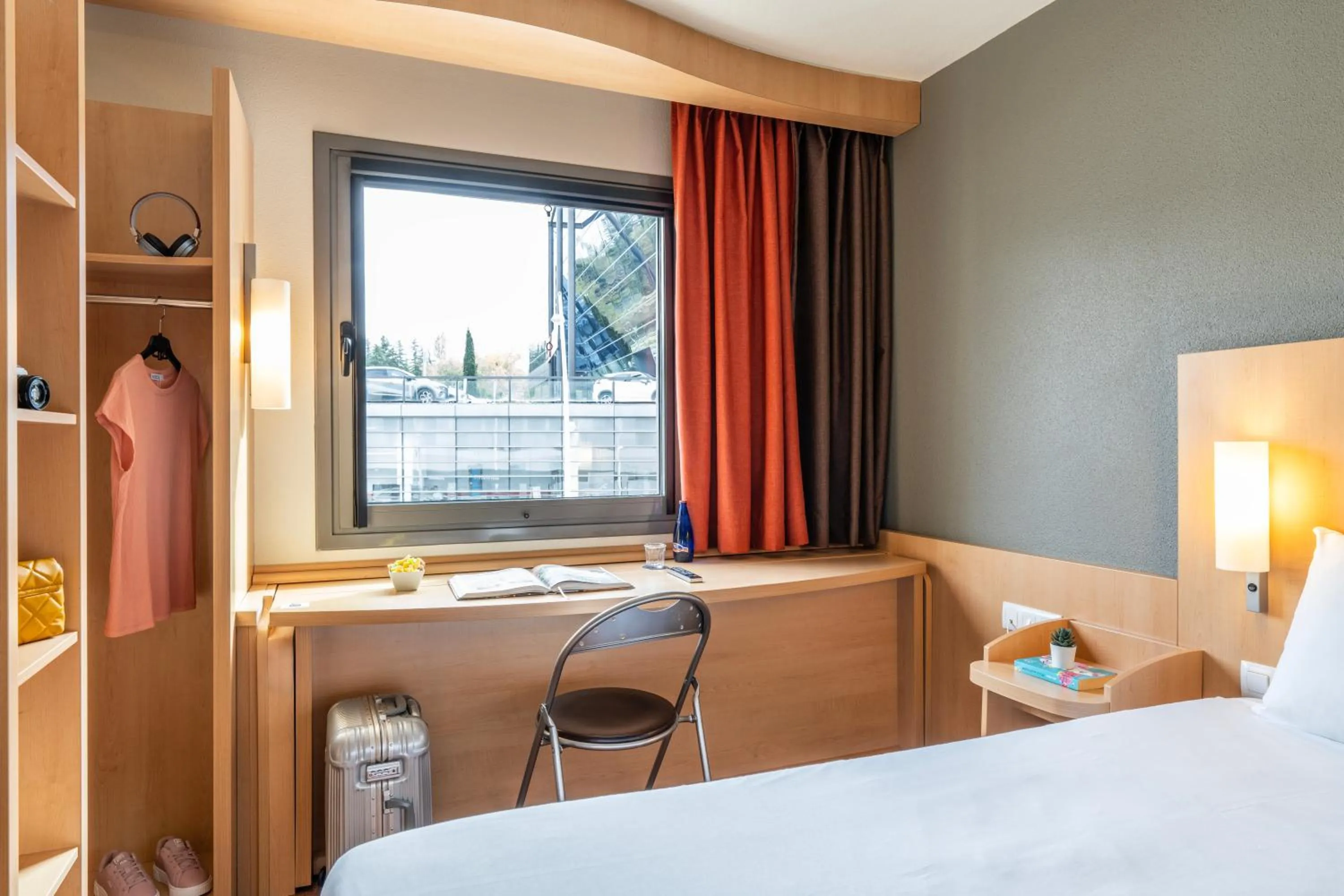 Bed in Ibis Madrid Alcobendas