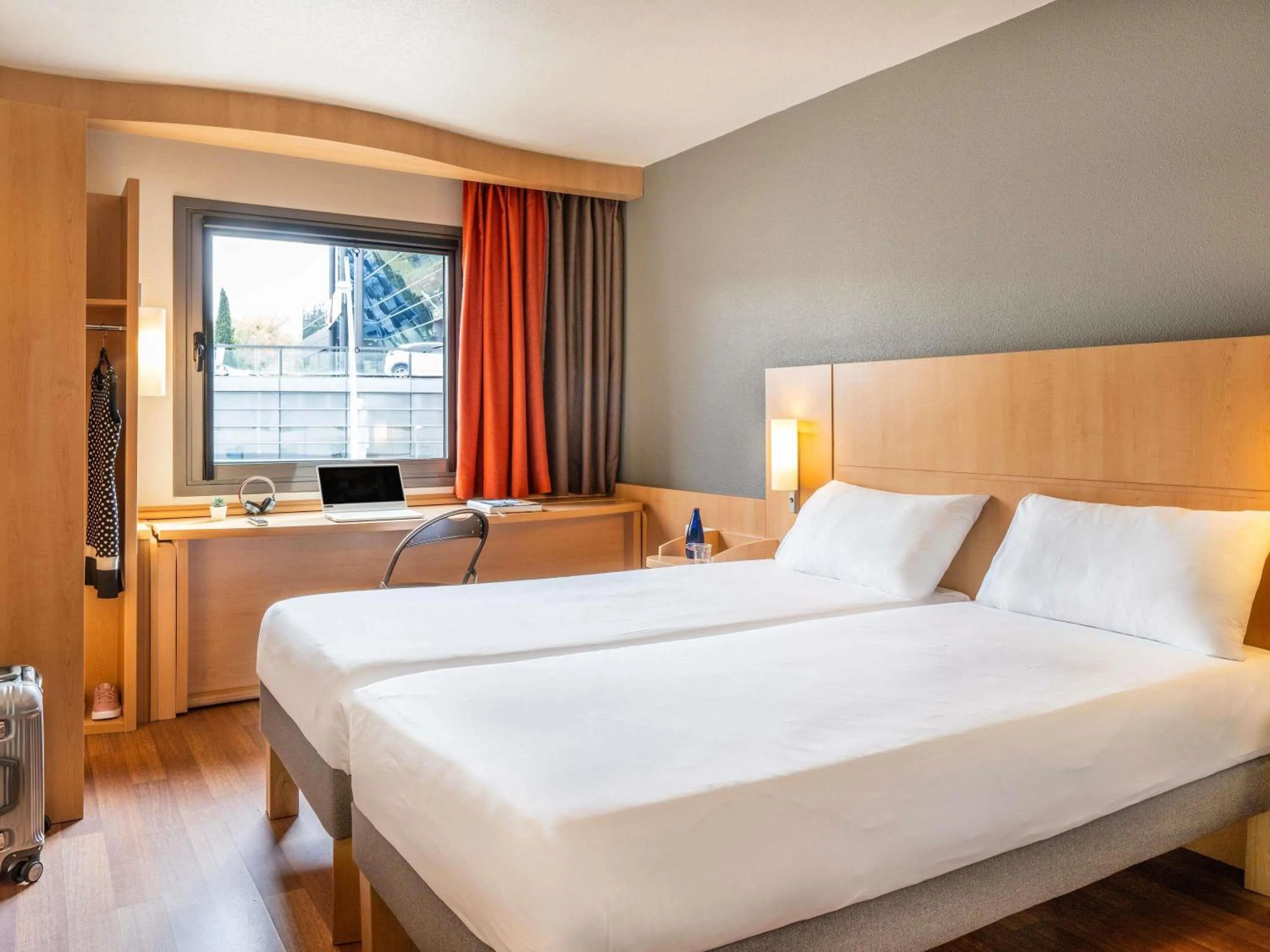 Bedroom, Bed in Ibis Madrid Alcobendas