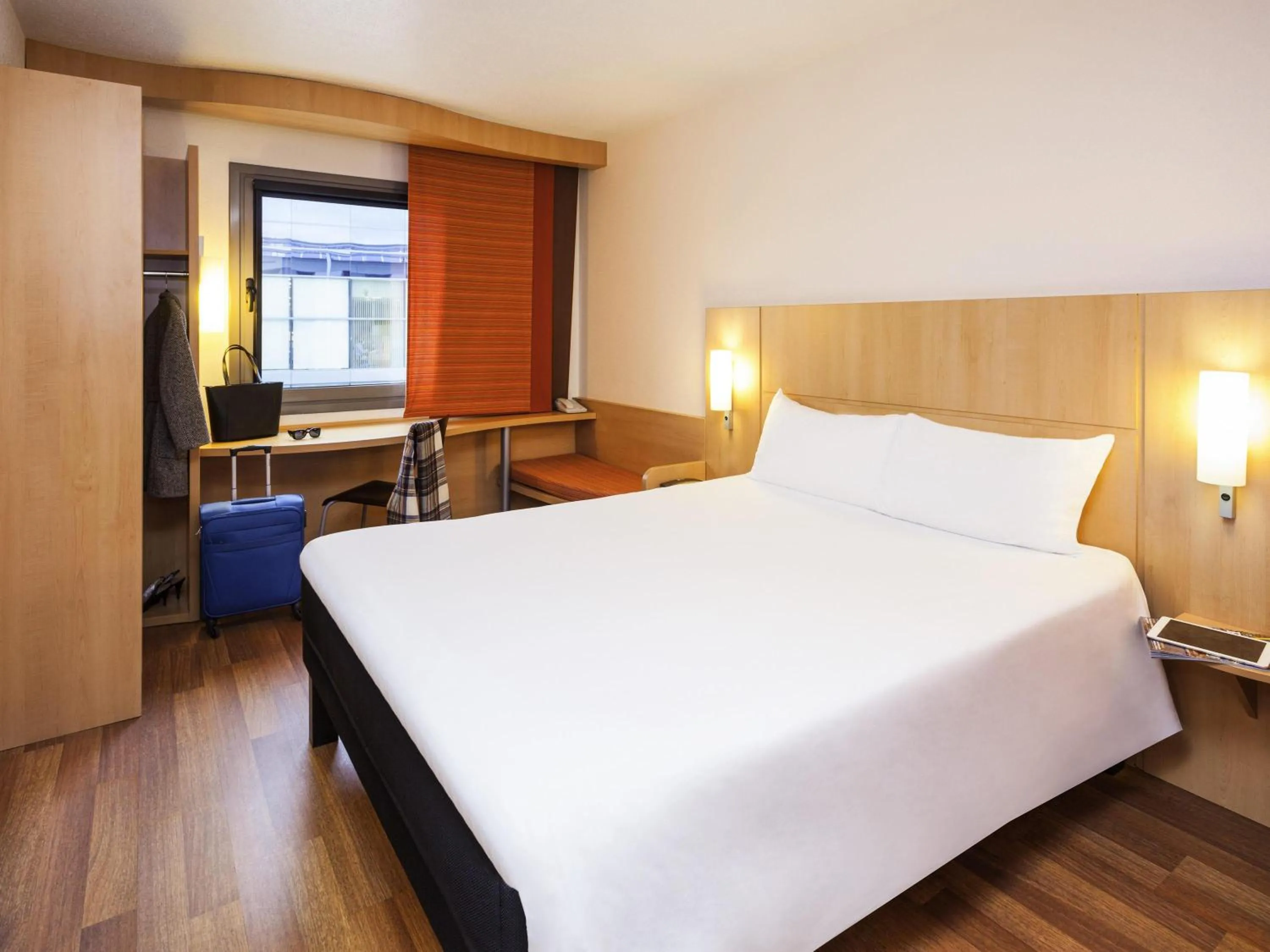 Bedroom, Bed in Ibis Madrid Alcobendas