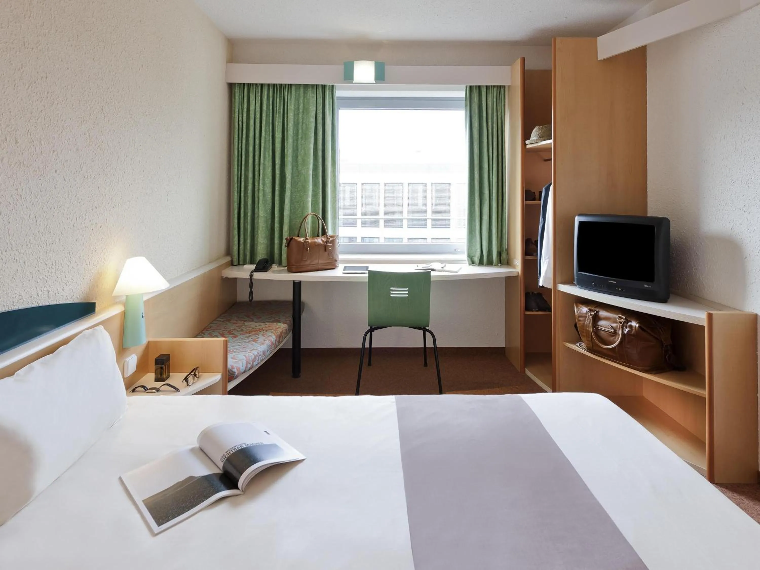 Bedroom, Bed in Ibis Madrid Alcorcon Tresaguas