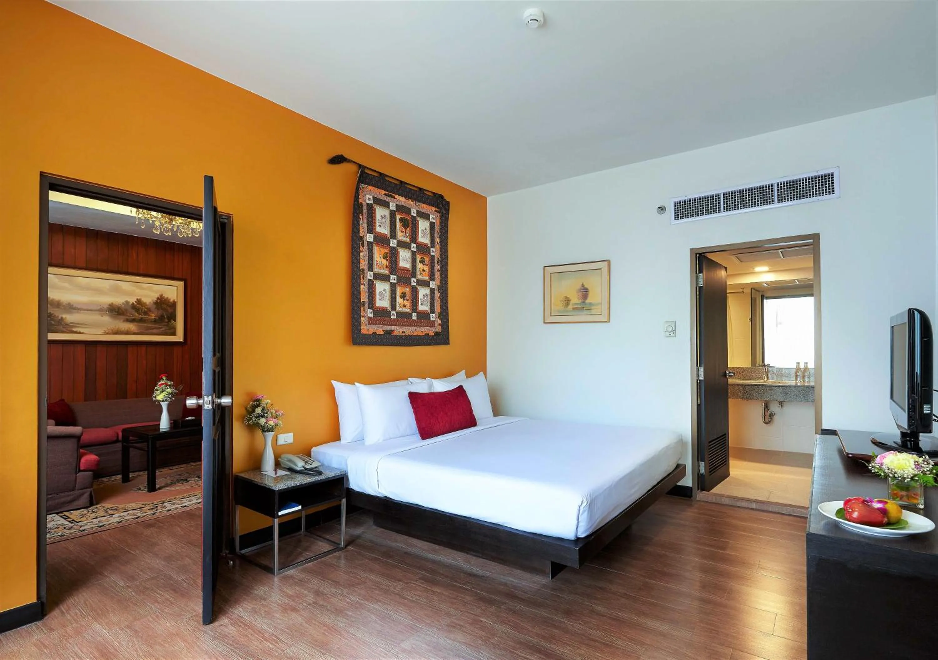 Photo of the whole room, Bed in Ambassador Hotel Bangkok