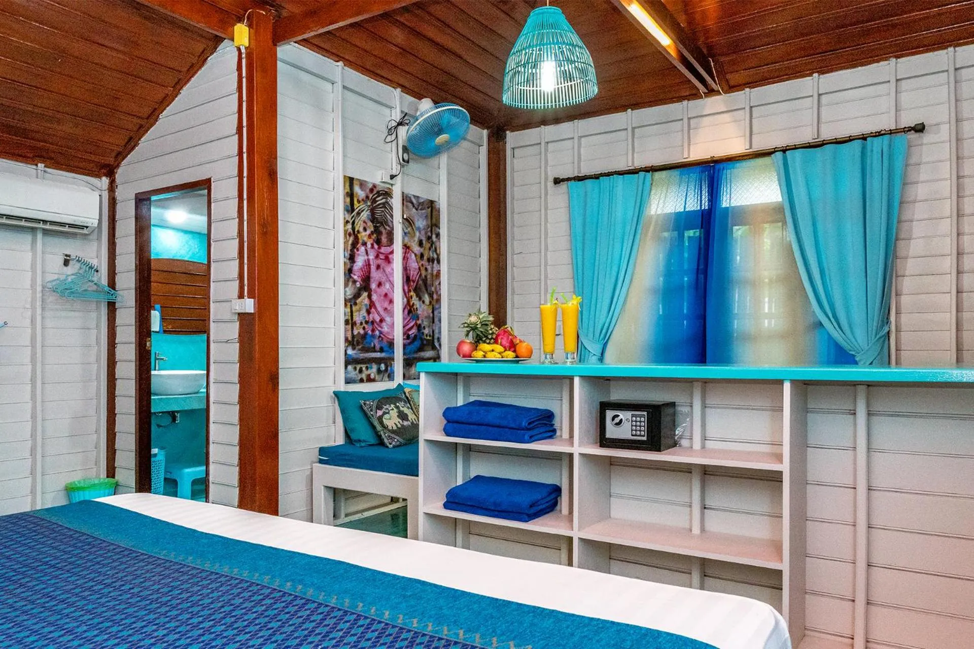 Photo of the whole room, Bed in Baan Kiao