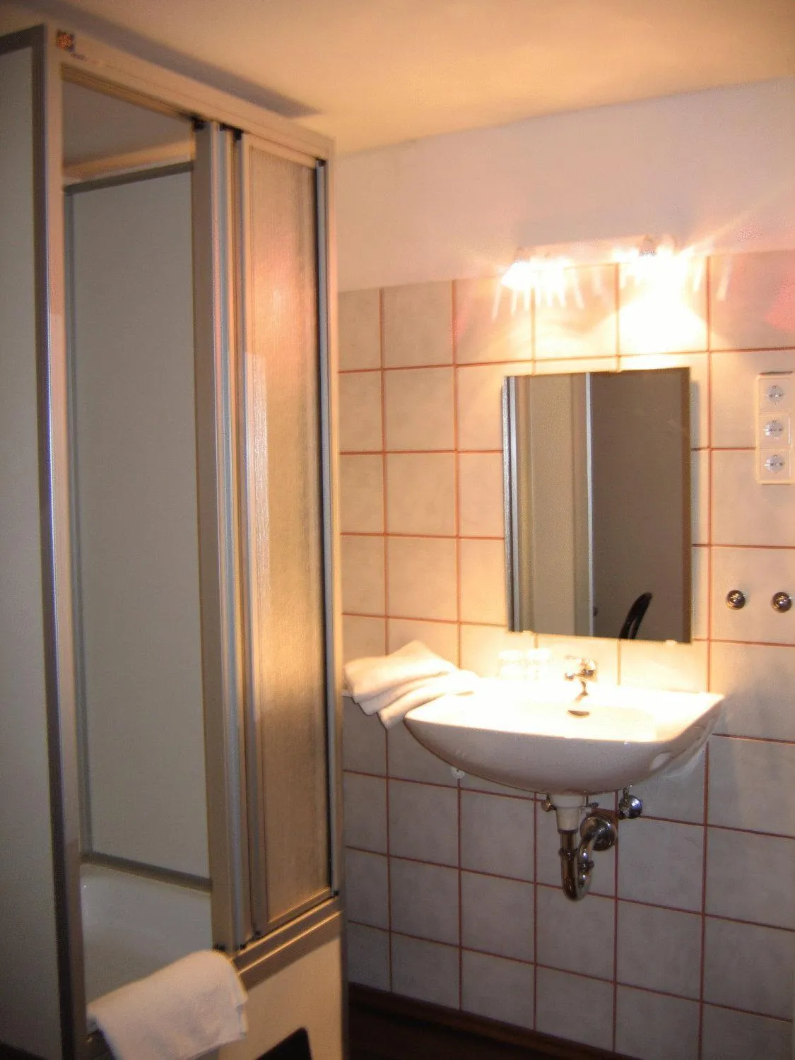 Bathroom in Eintracht Hotel