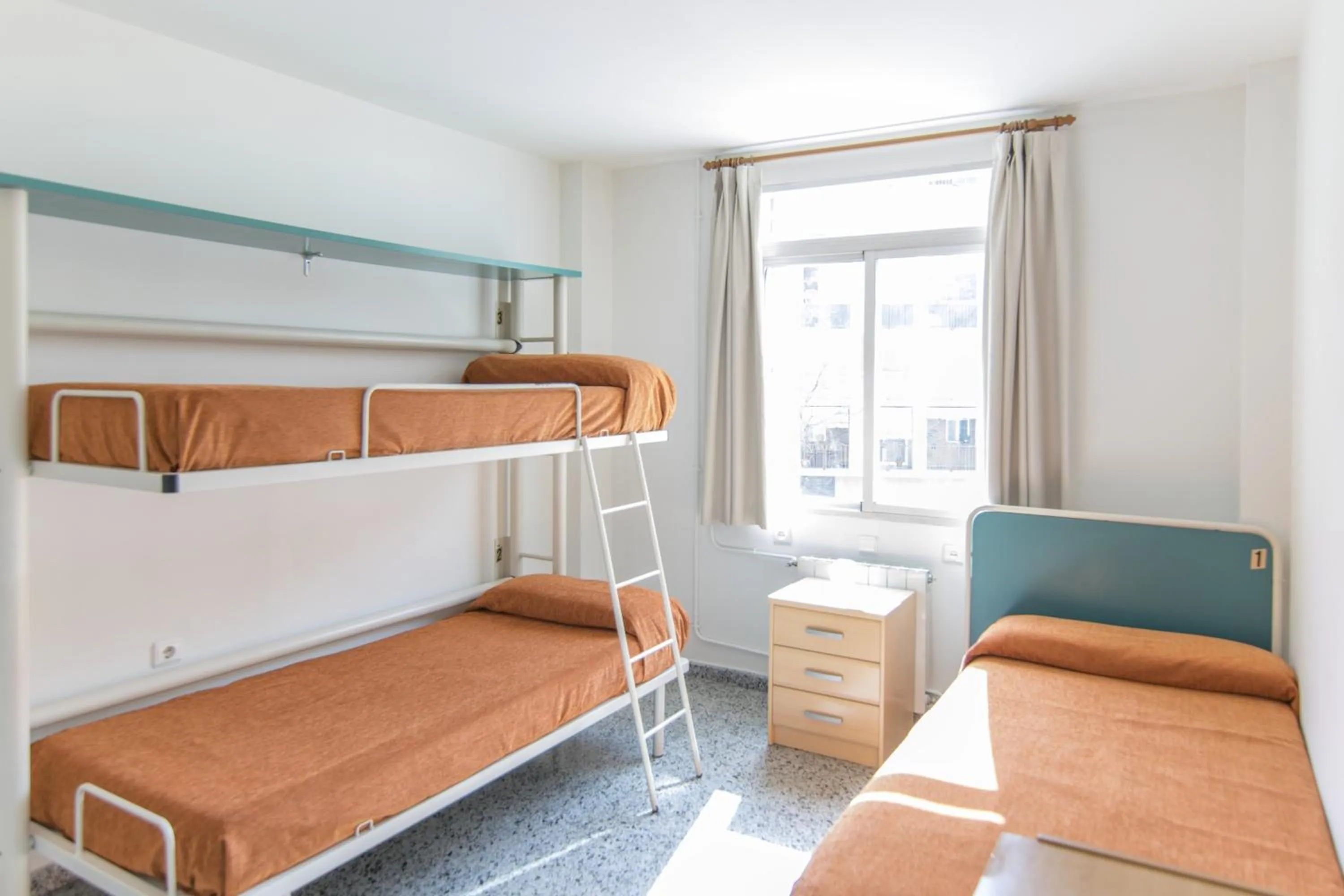 bunk bed, Bed in Albergue Inturjoven Granada