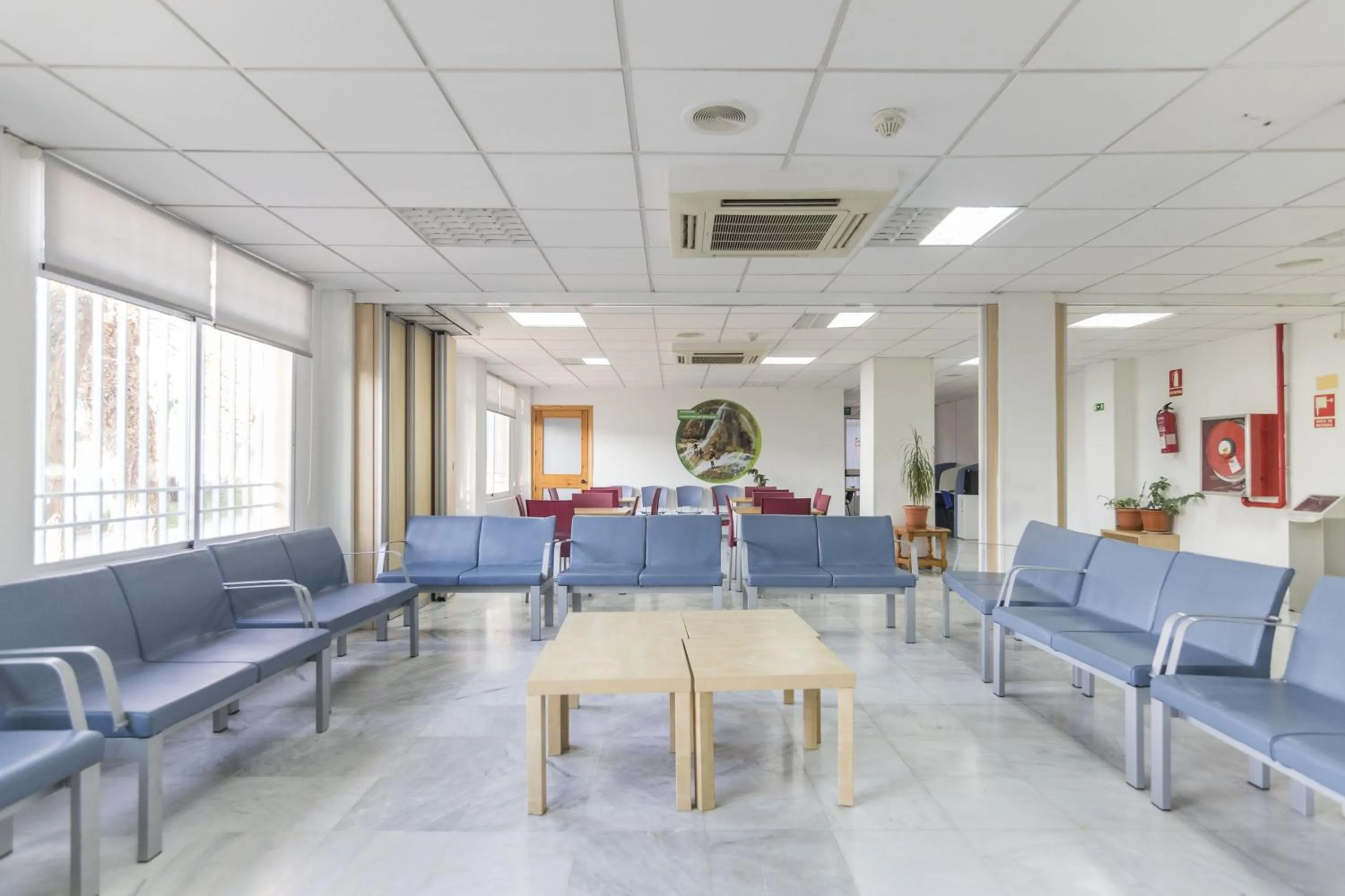 Communal lounge/ TV room in Albergue Inturjoven Granada