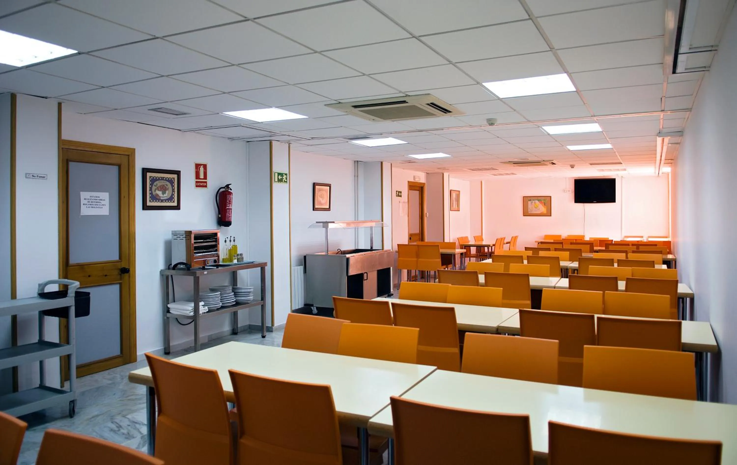 Restaurant/places to eat in Albergue Inturjoven Granada