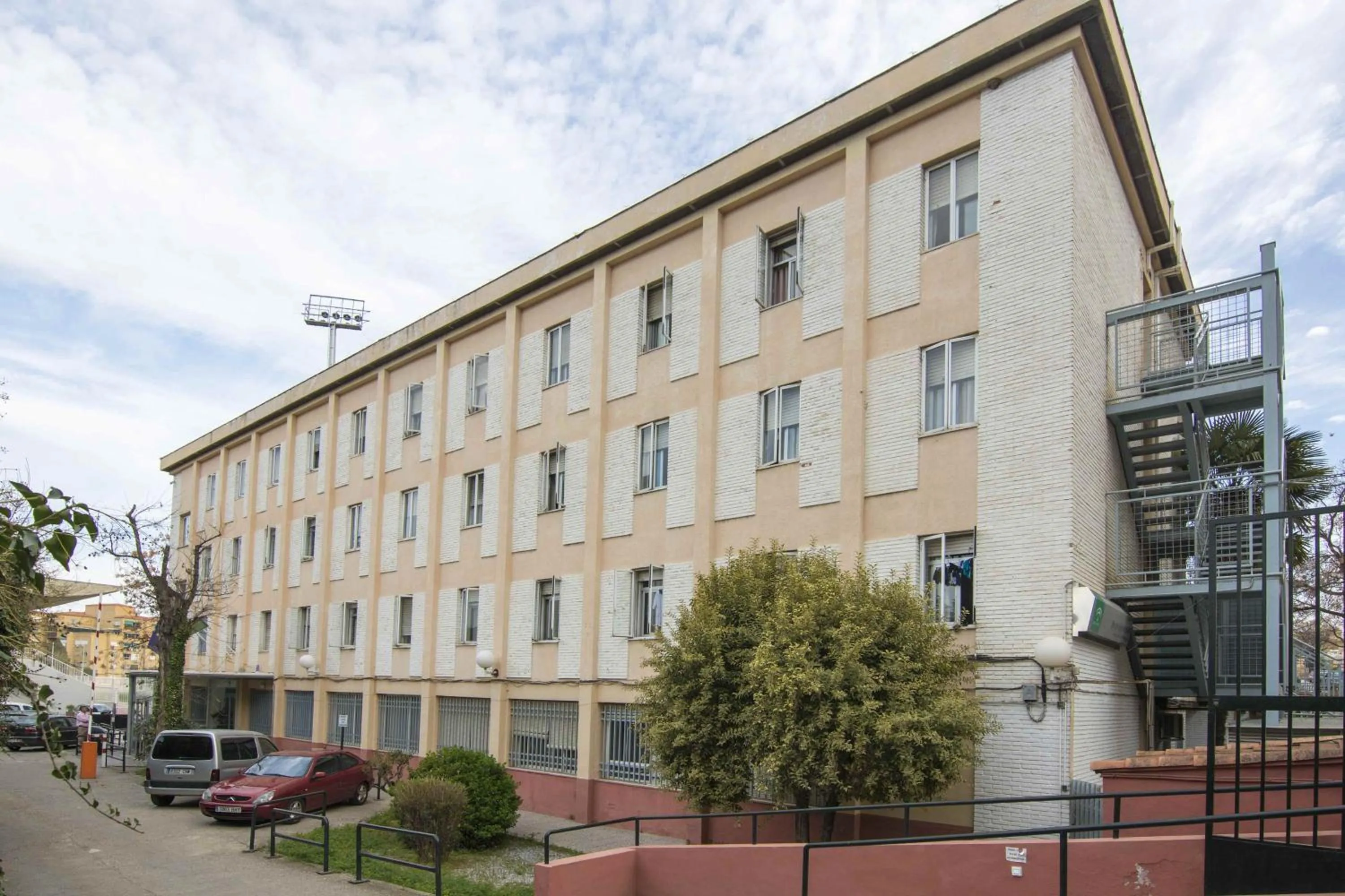Facade/entrance in Albergue Inturjoven Granada
