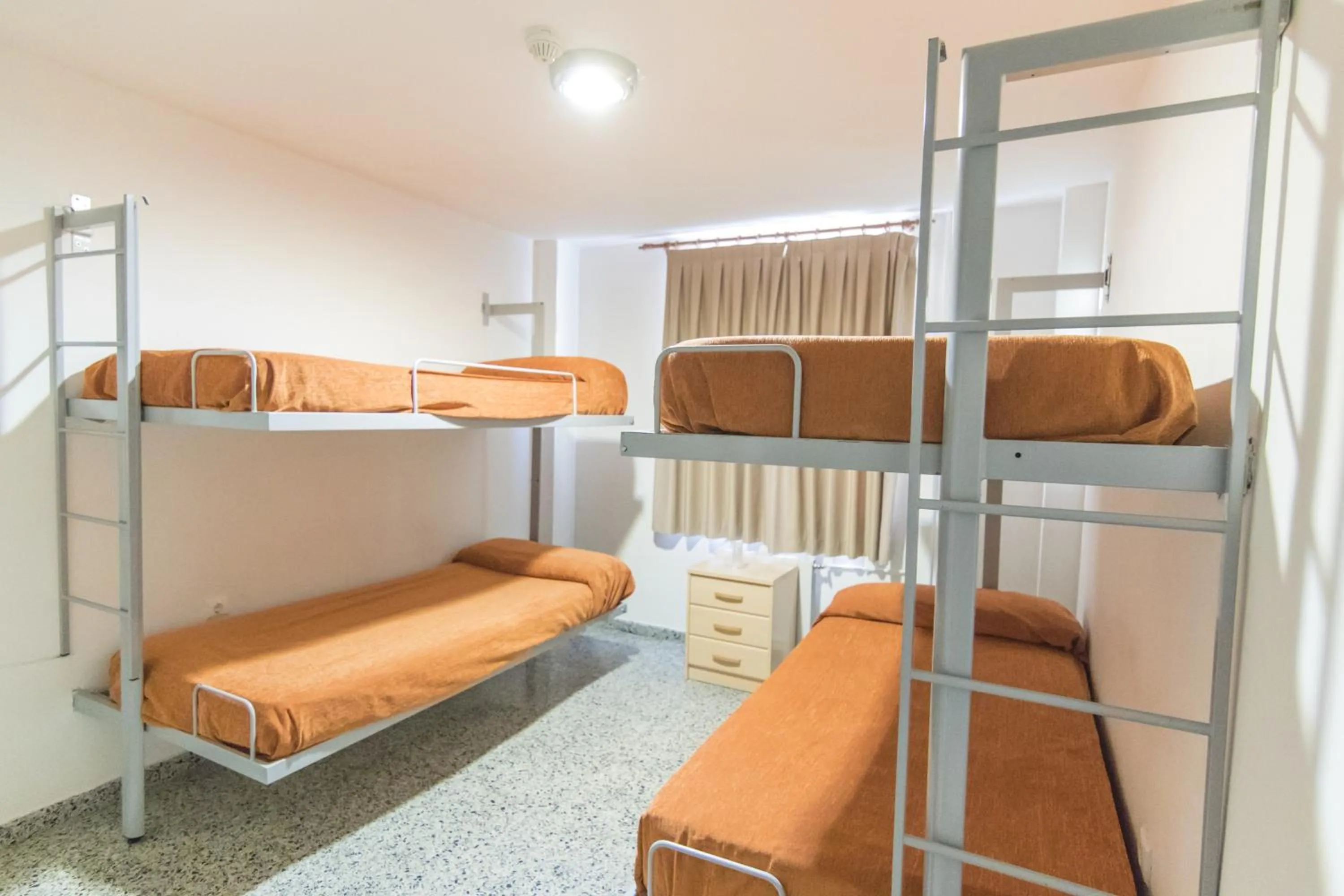 Bedroom, Bed in Albergue Inturjoven Granada