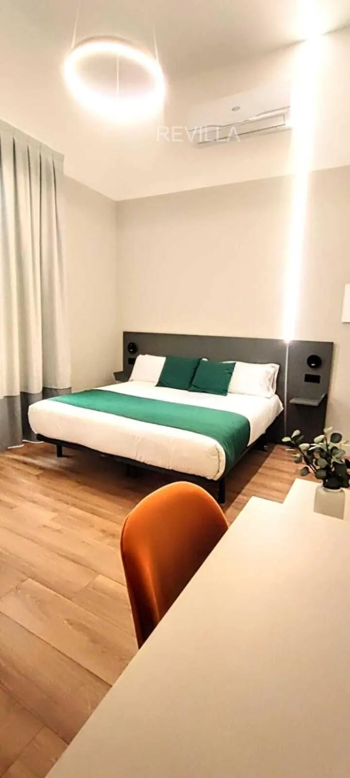 Bed in Hostal Anton Martin