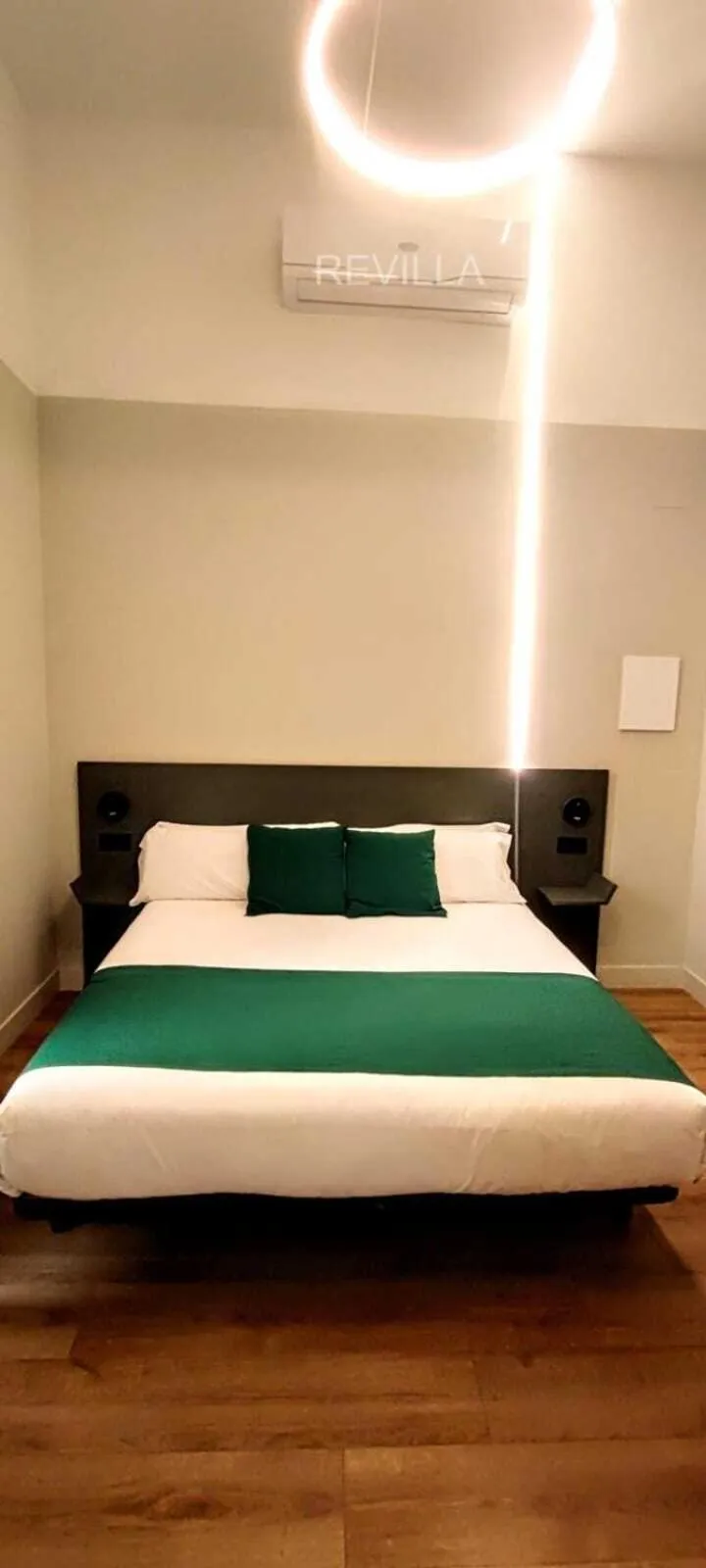 Bed in Hostal Anton Martin