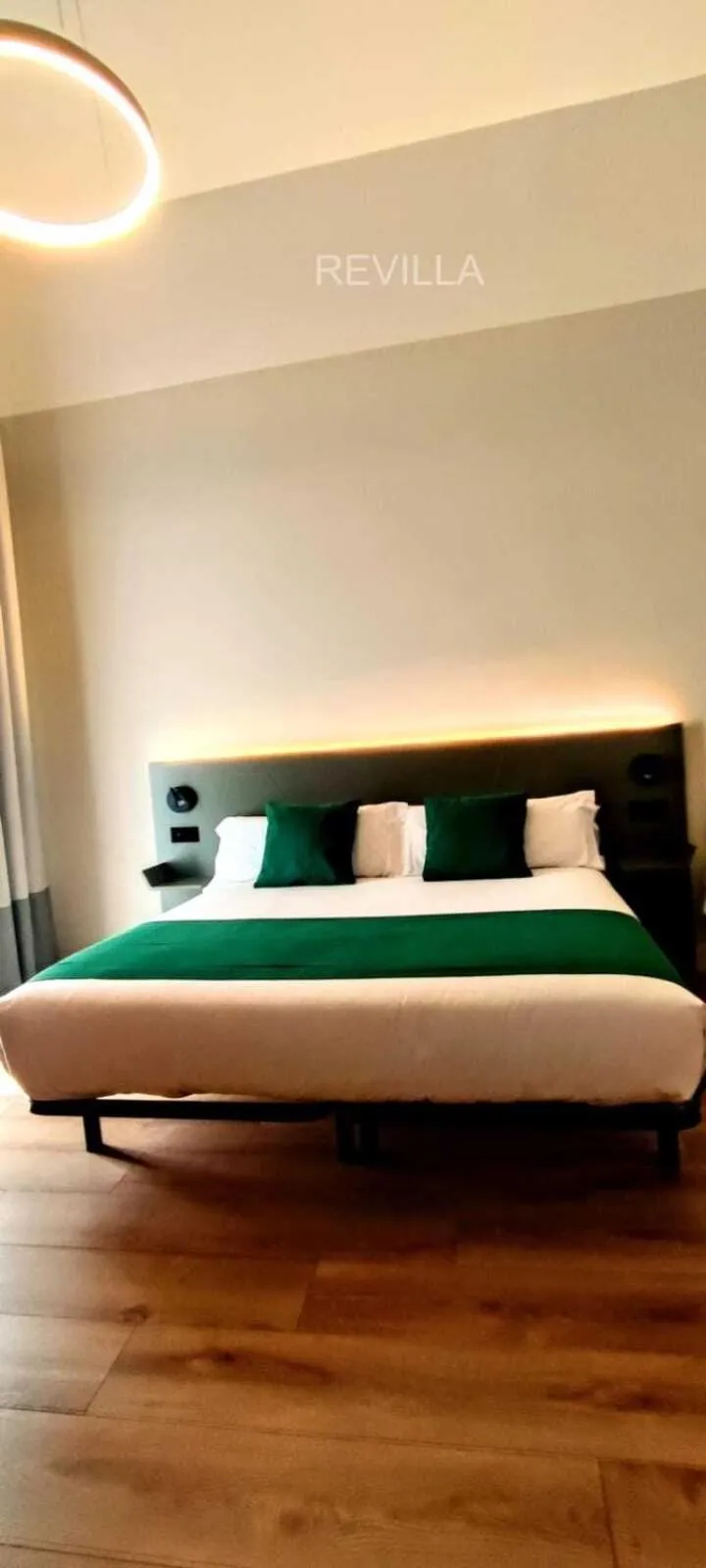 Bed in Hostal Anton Martin