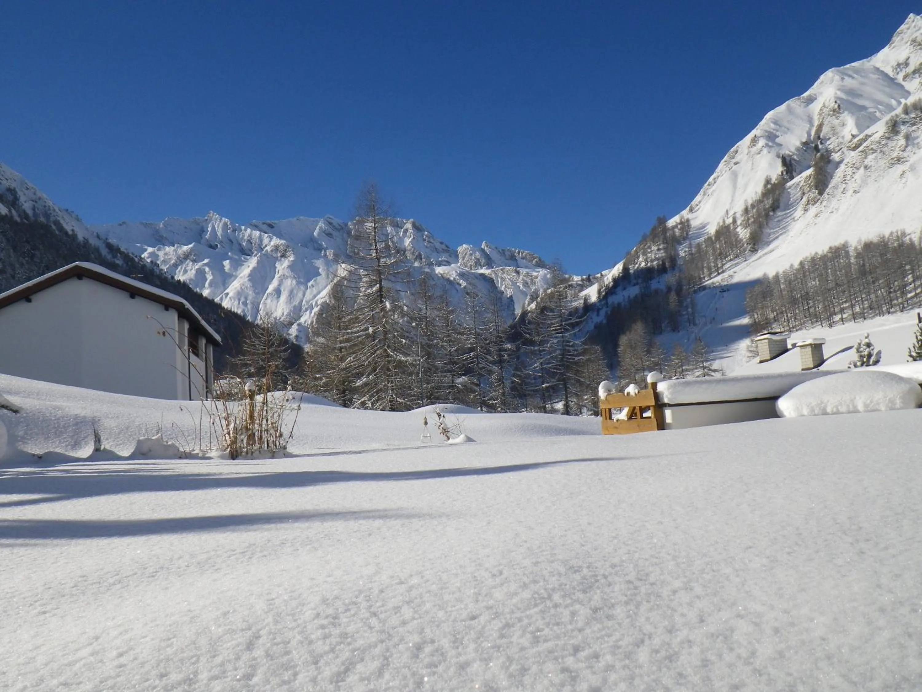 Garden in Apart-Garni Motnaida
