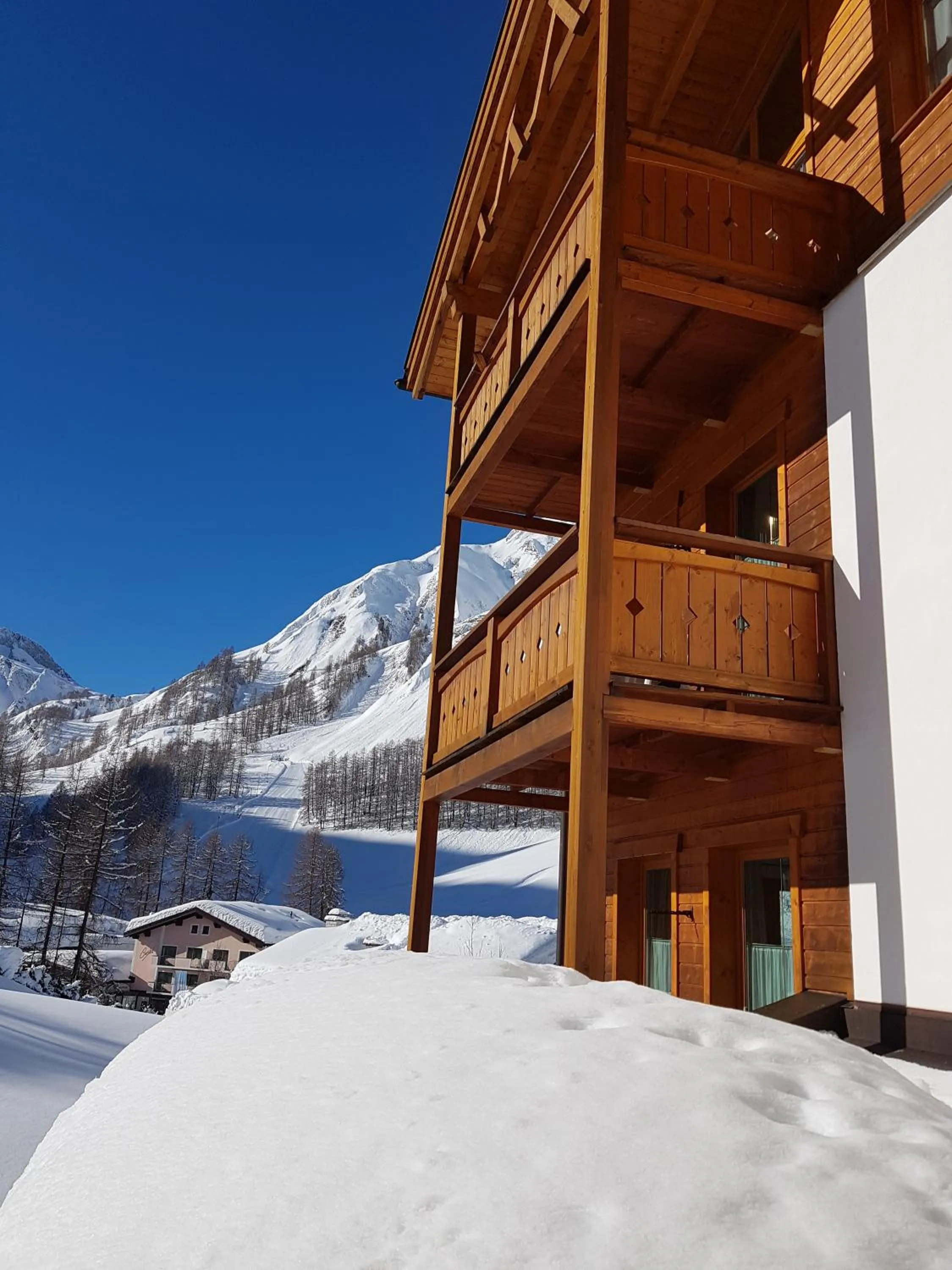 Property building in Apart-Garni Motnaida