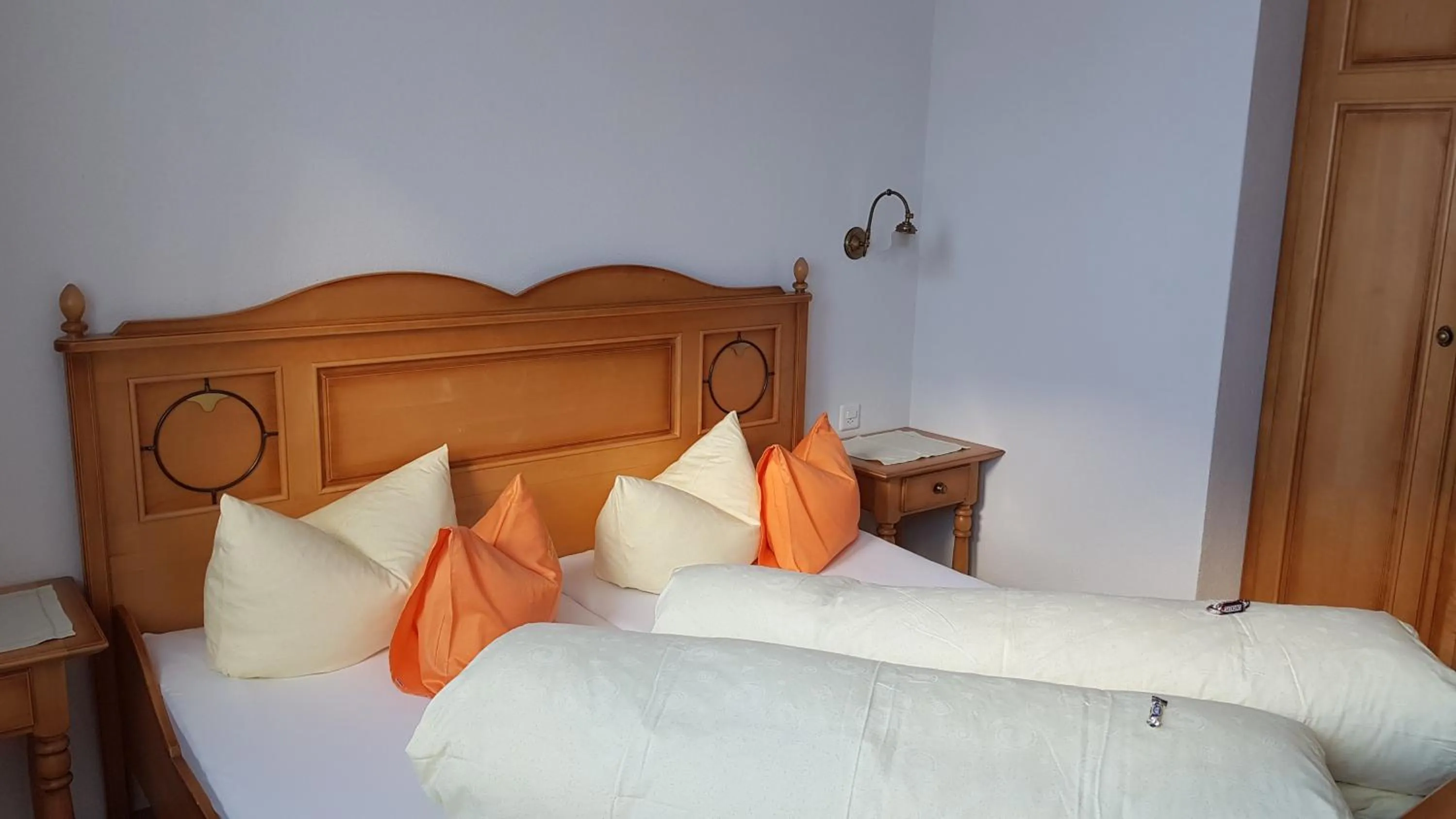 Bed in Apart-Garni Motnaida