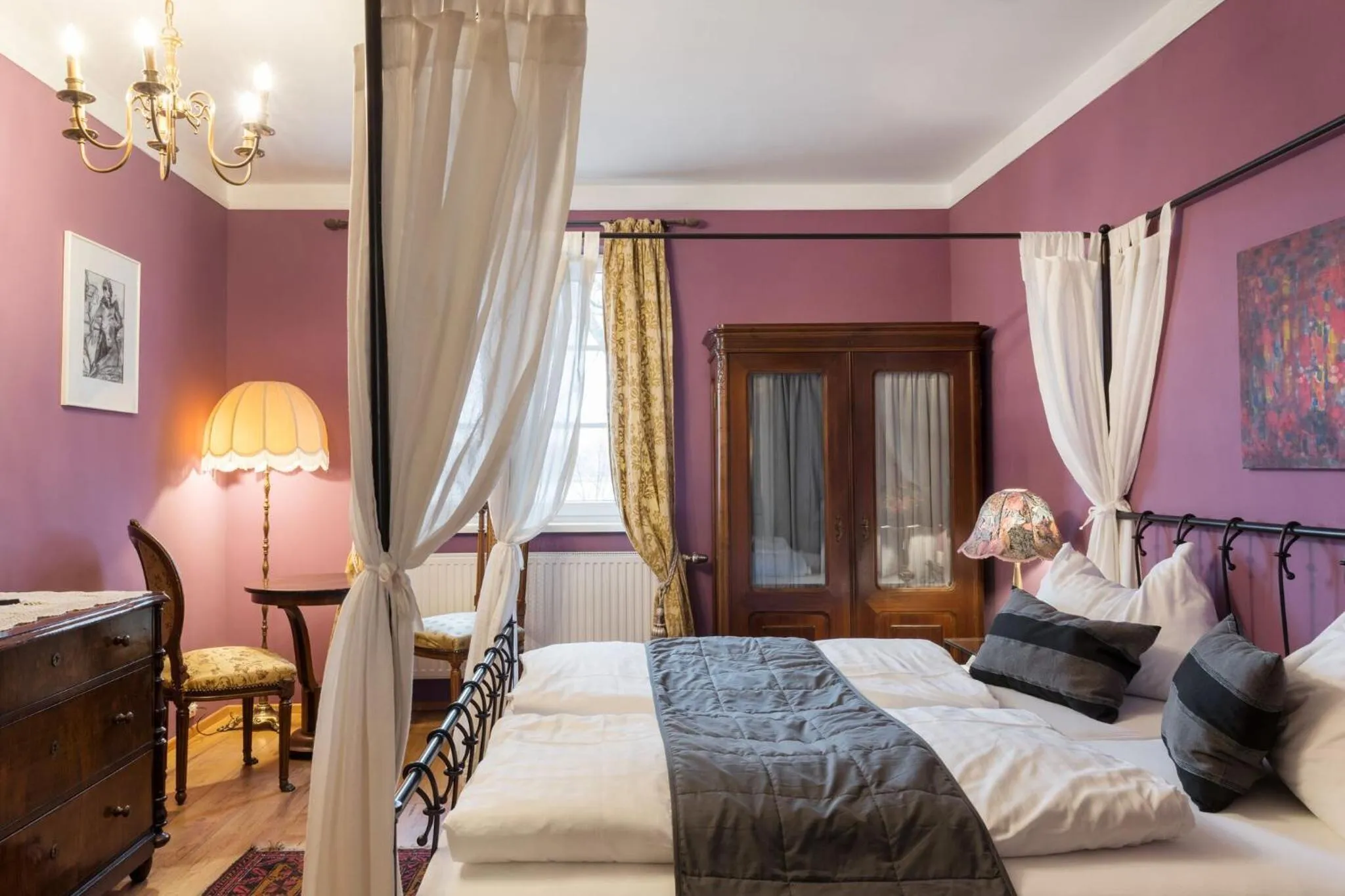 Photo of the whole room, Bed in Hotel Nibelungenhof