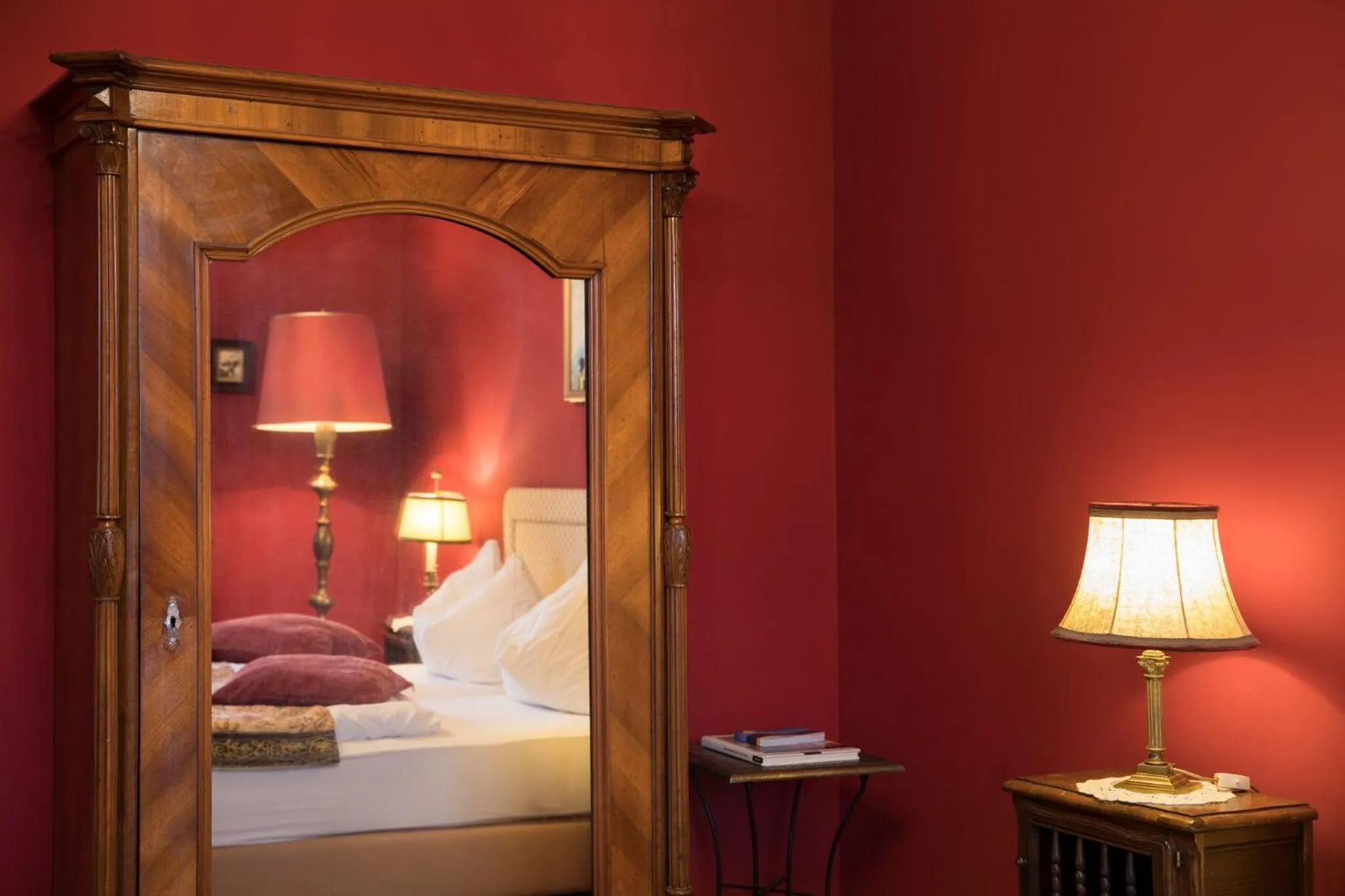 Decorative detail, Bed in Hotel Nibelungenhof