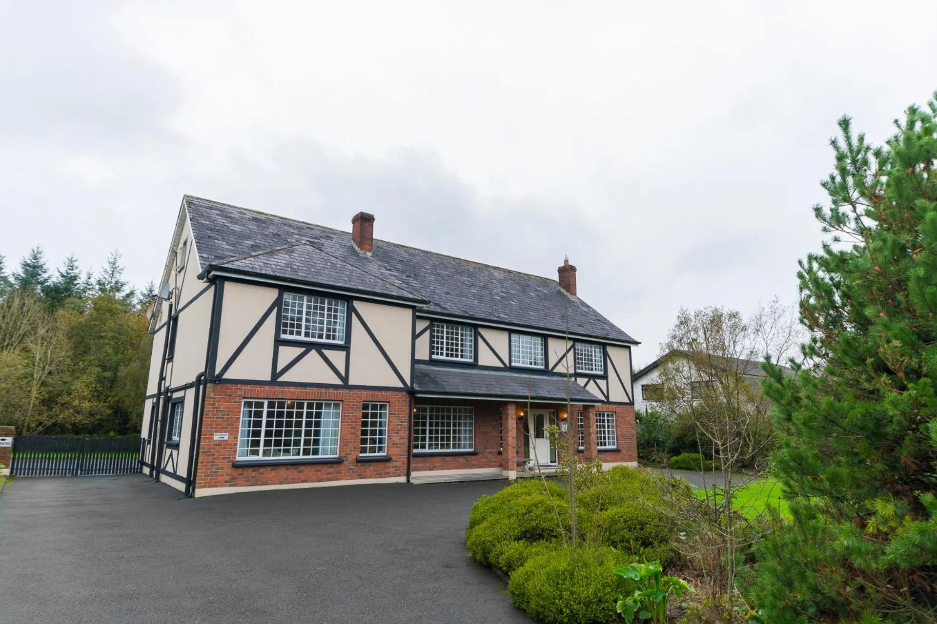 Facade/entrance in Dorney's B&B