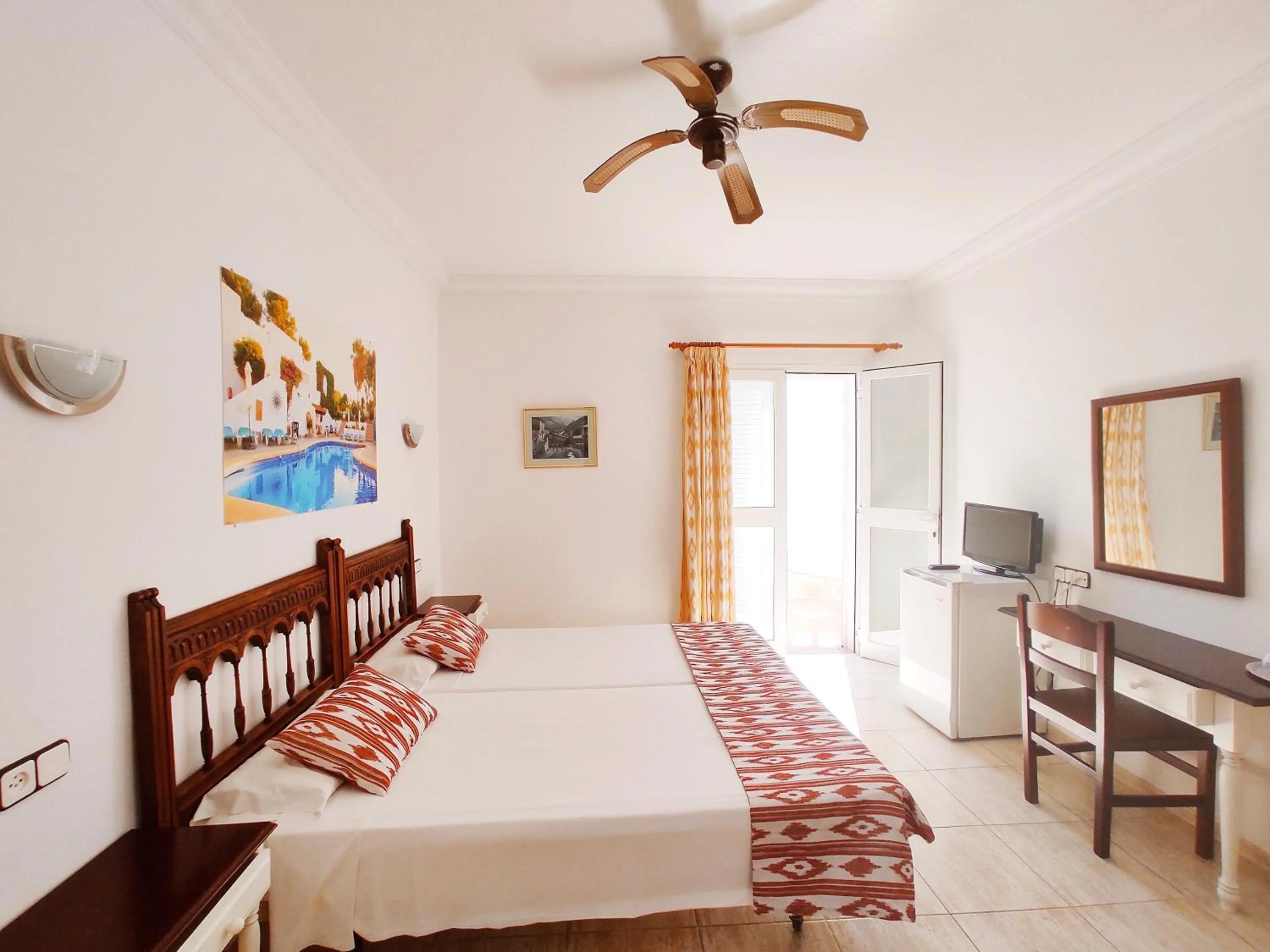 Property building, Bed in Villa Columbus Rooms and Restaurant