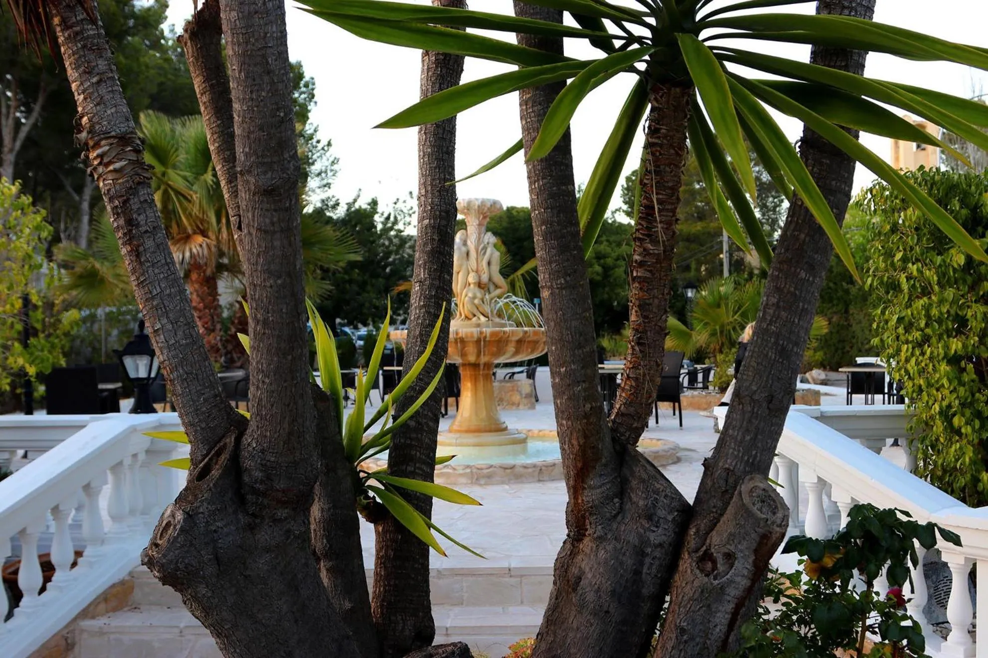 Villa Columbus Rooms and Restaurant